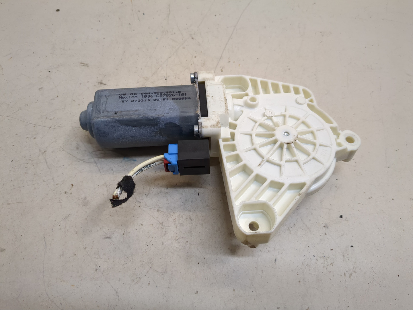 Моторчик стеклоподъемника