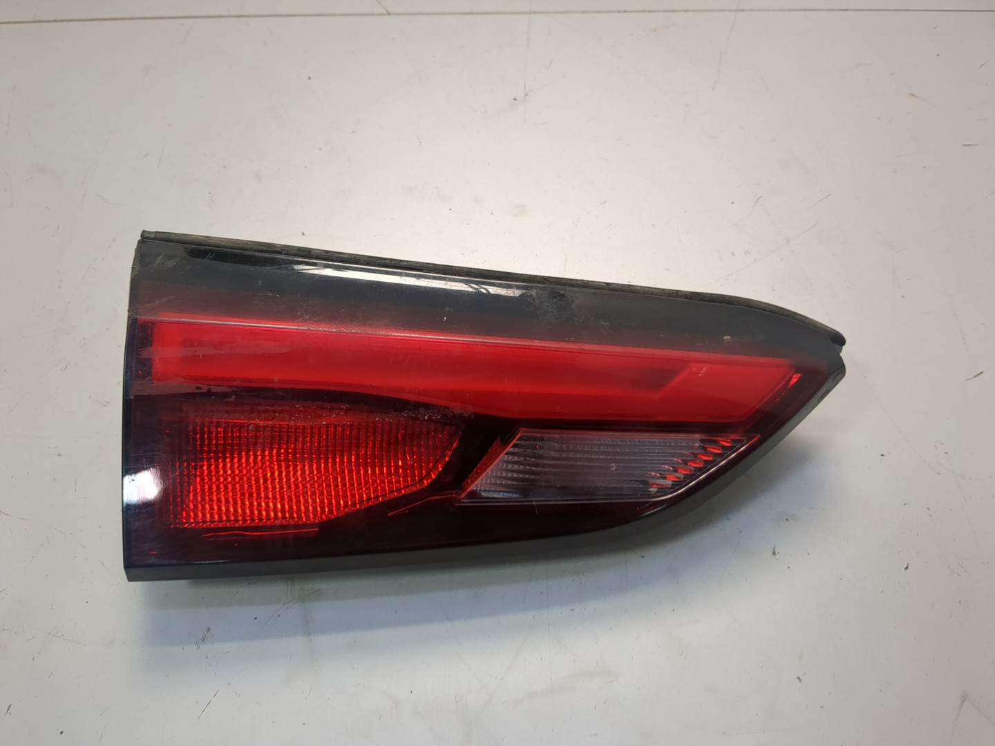 Фонарь задний внутренний левый