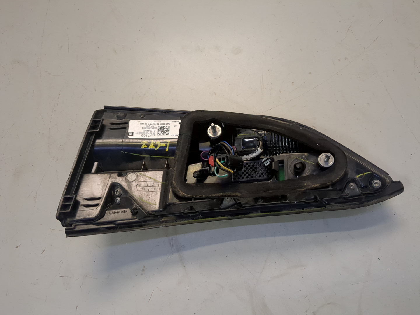 Фонарь задний внутренний левый