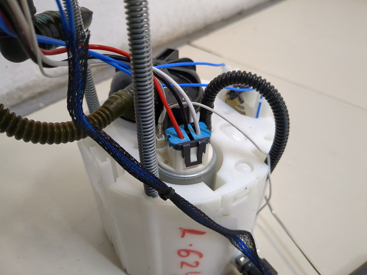 Насос топливный электрический