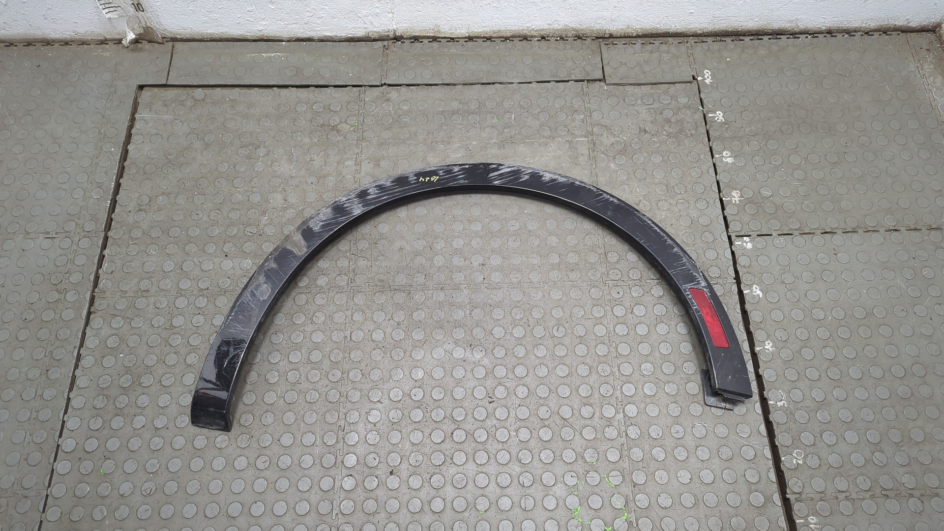 Накладка заднего крыла левого