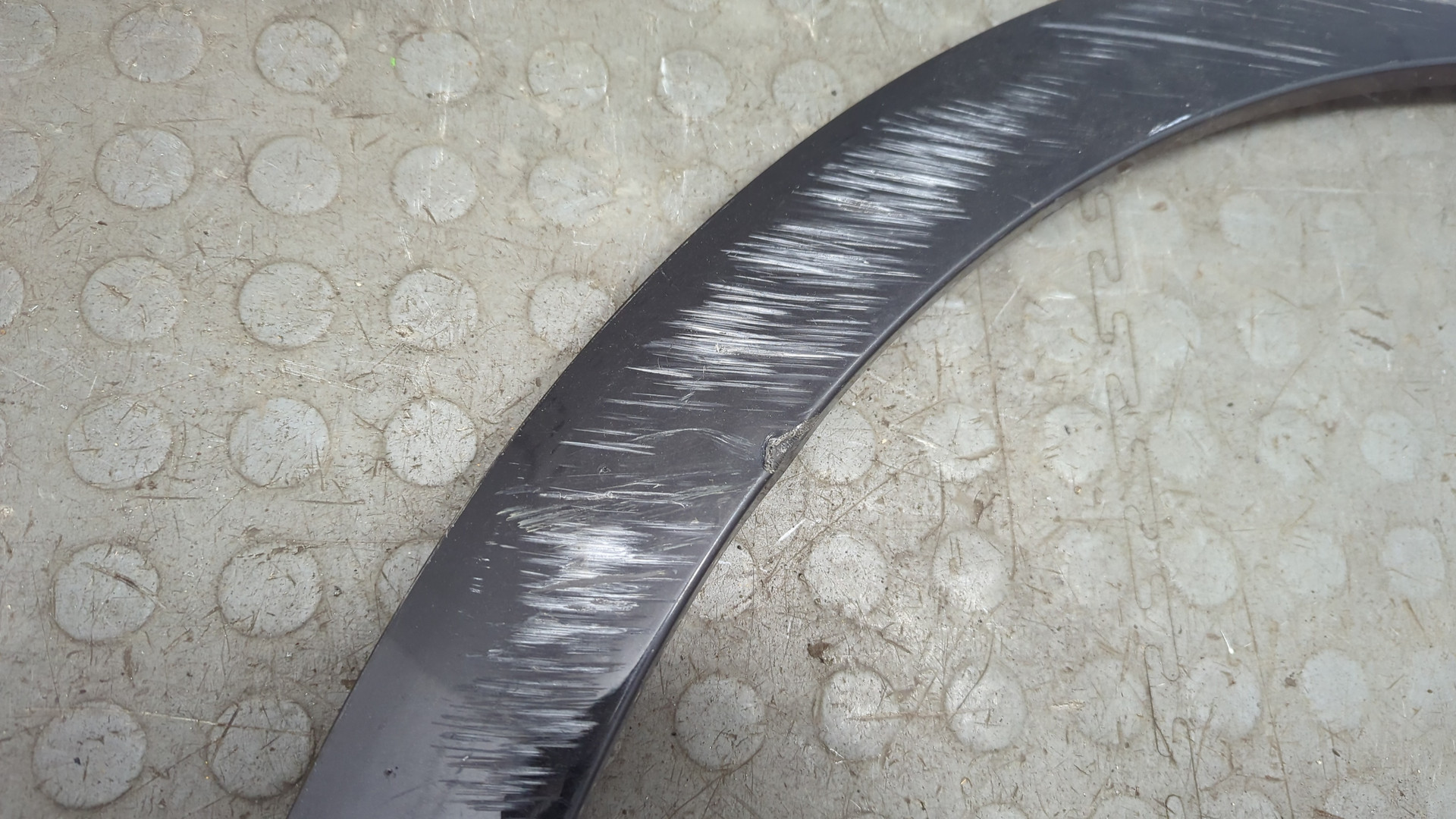 Накладка переднего крыла левого