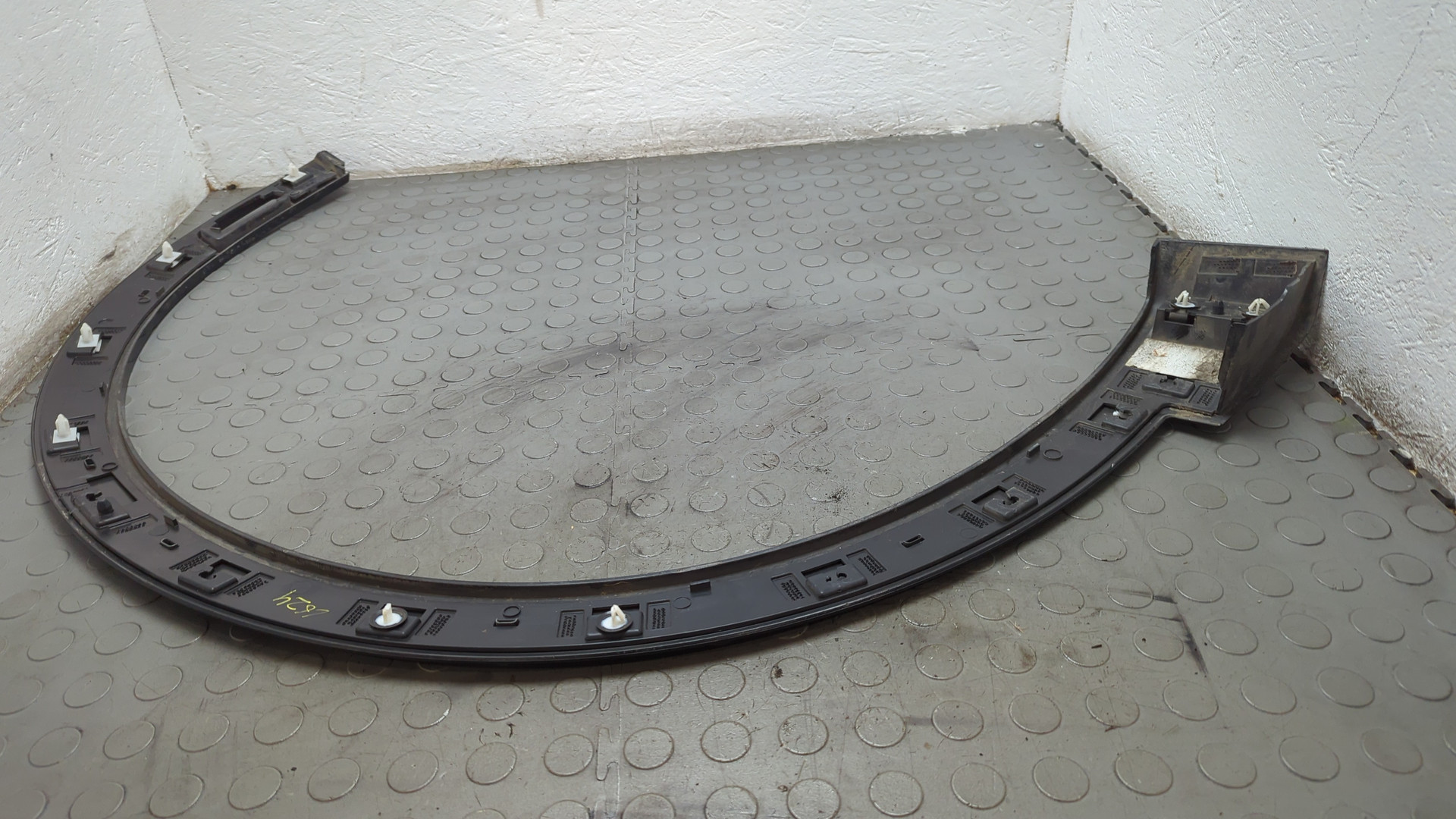 Накладка переднего крыла левого