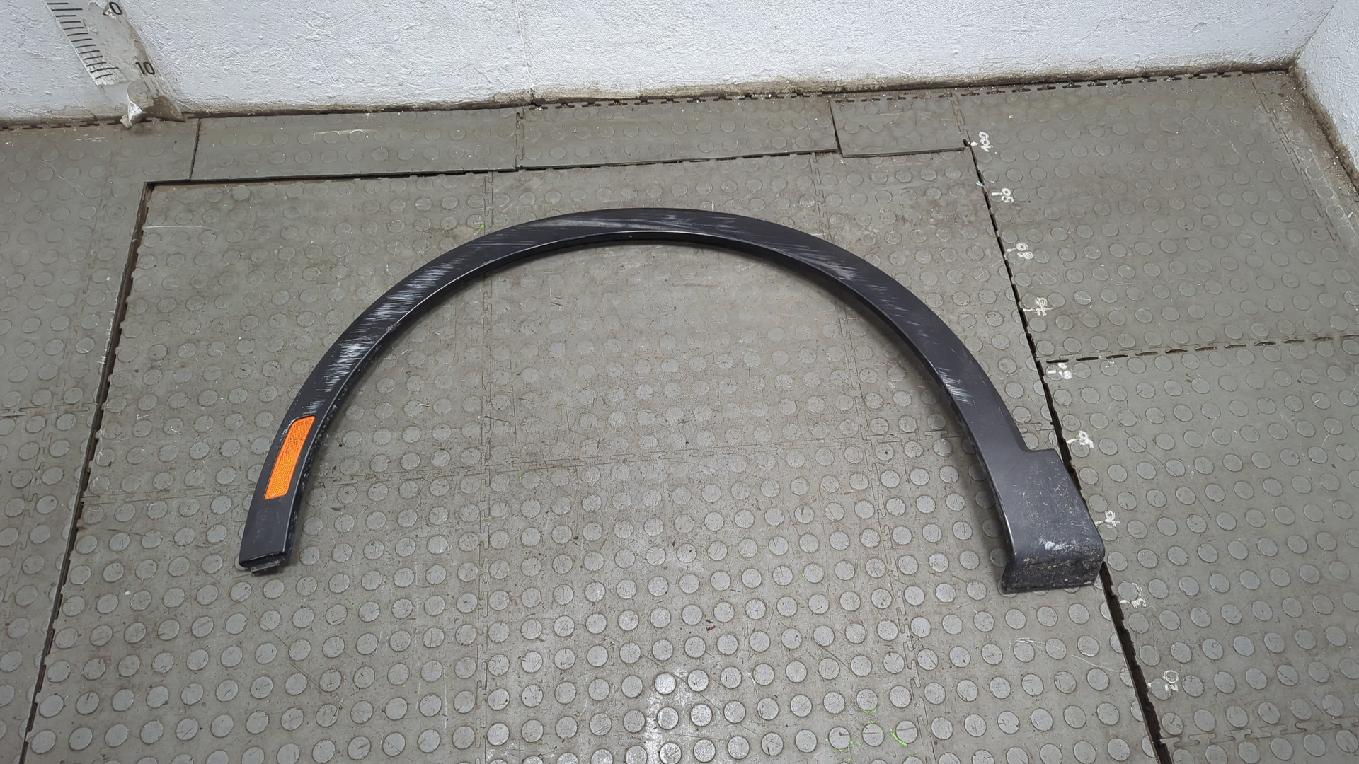 Накладка переднего крыла левого