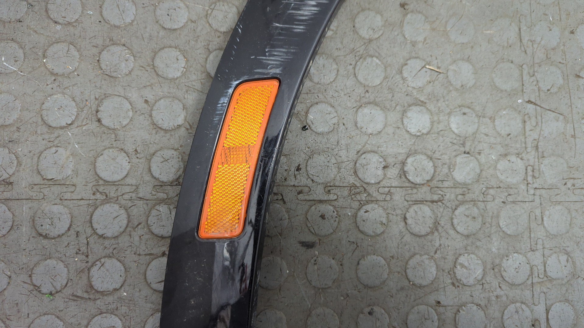 Накладка переднего крыла левого