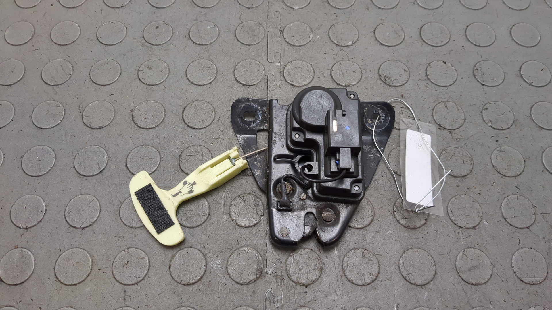 Замок багажника для 300C (LD) 2011>