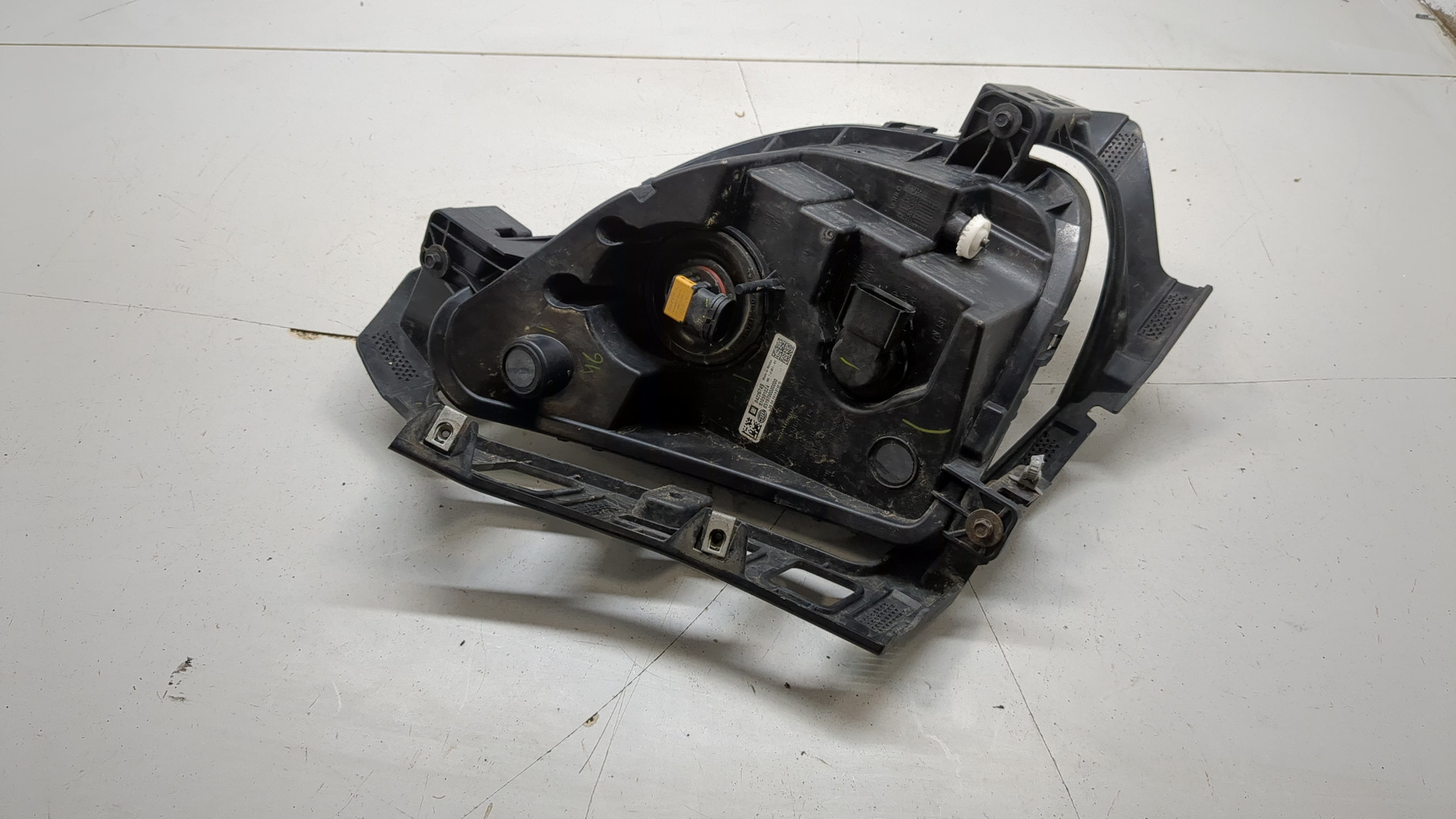 Фара противотуманная левая