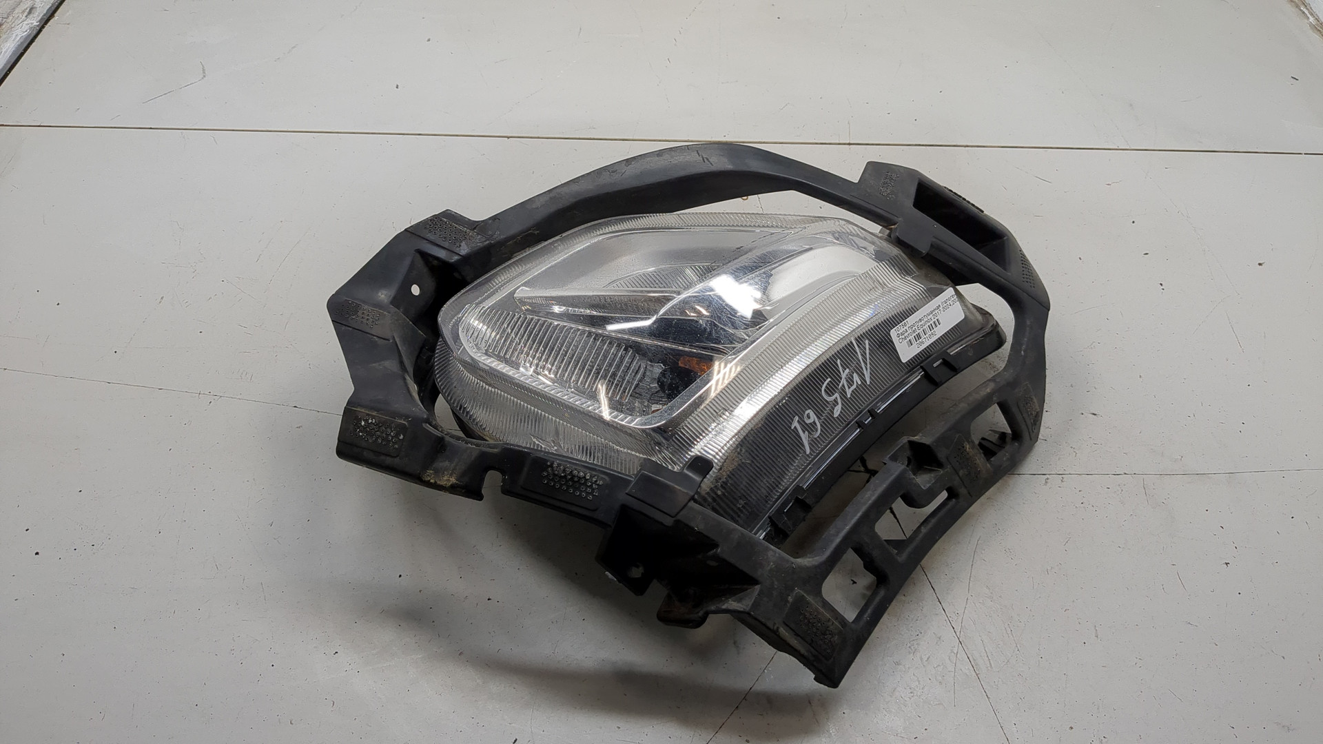 Фара противотуманная левая