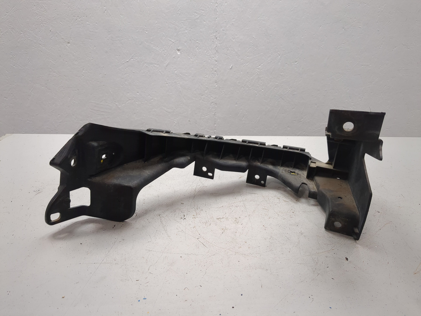 Кронштейн фар левый