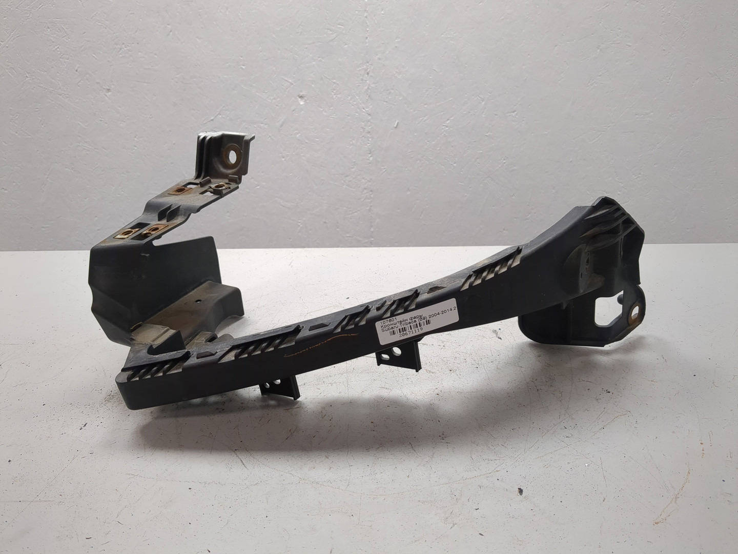 Кронштейн фар левый