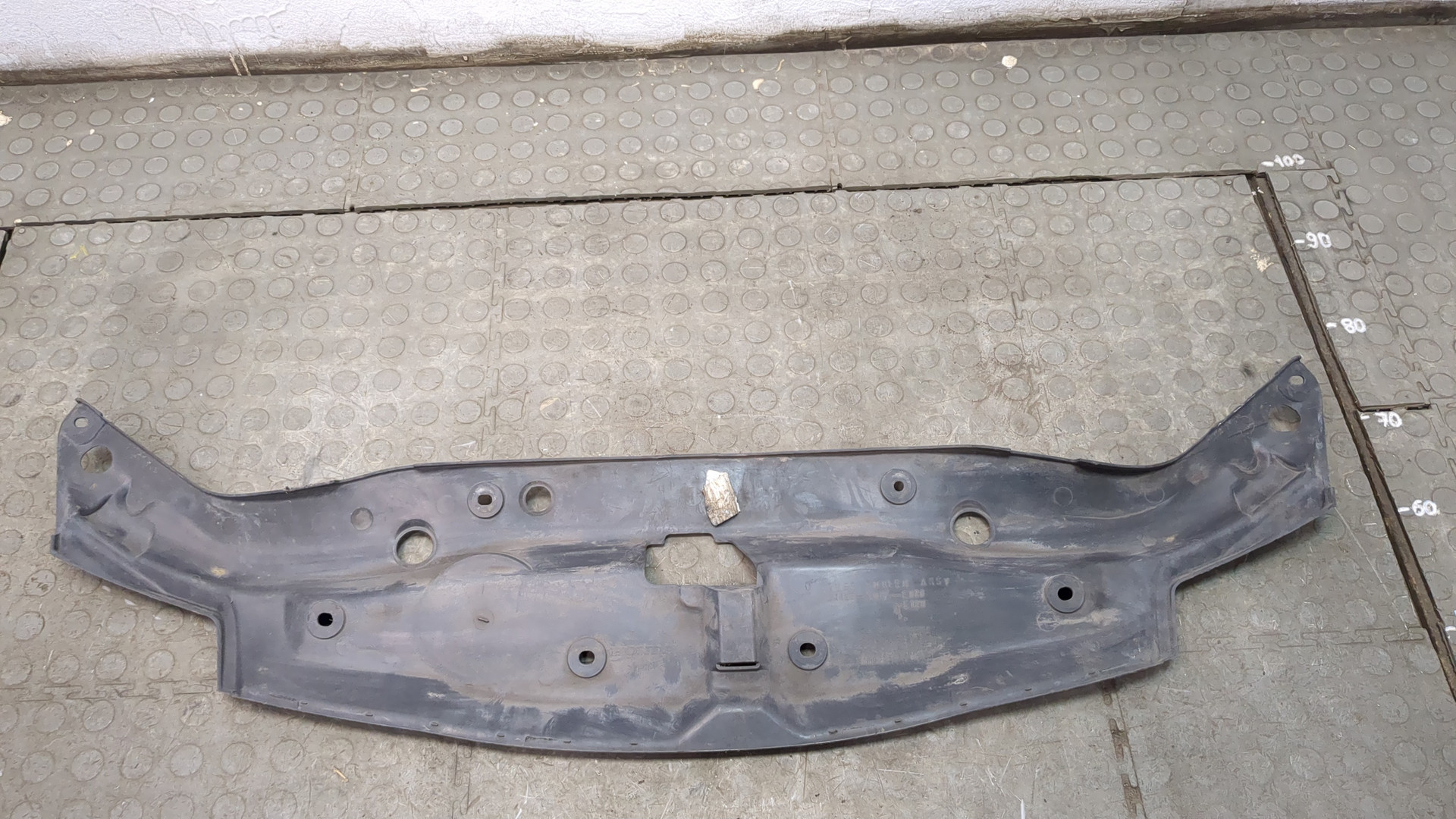 Кожух замка капота