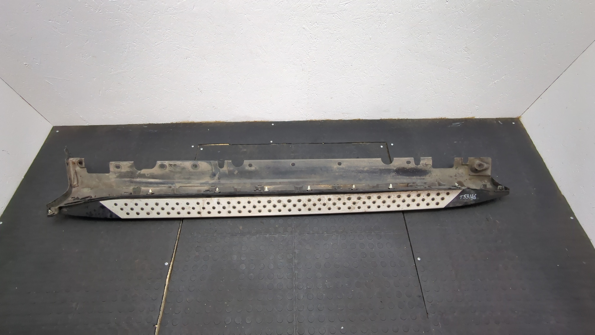 Подножка правая