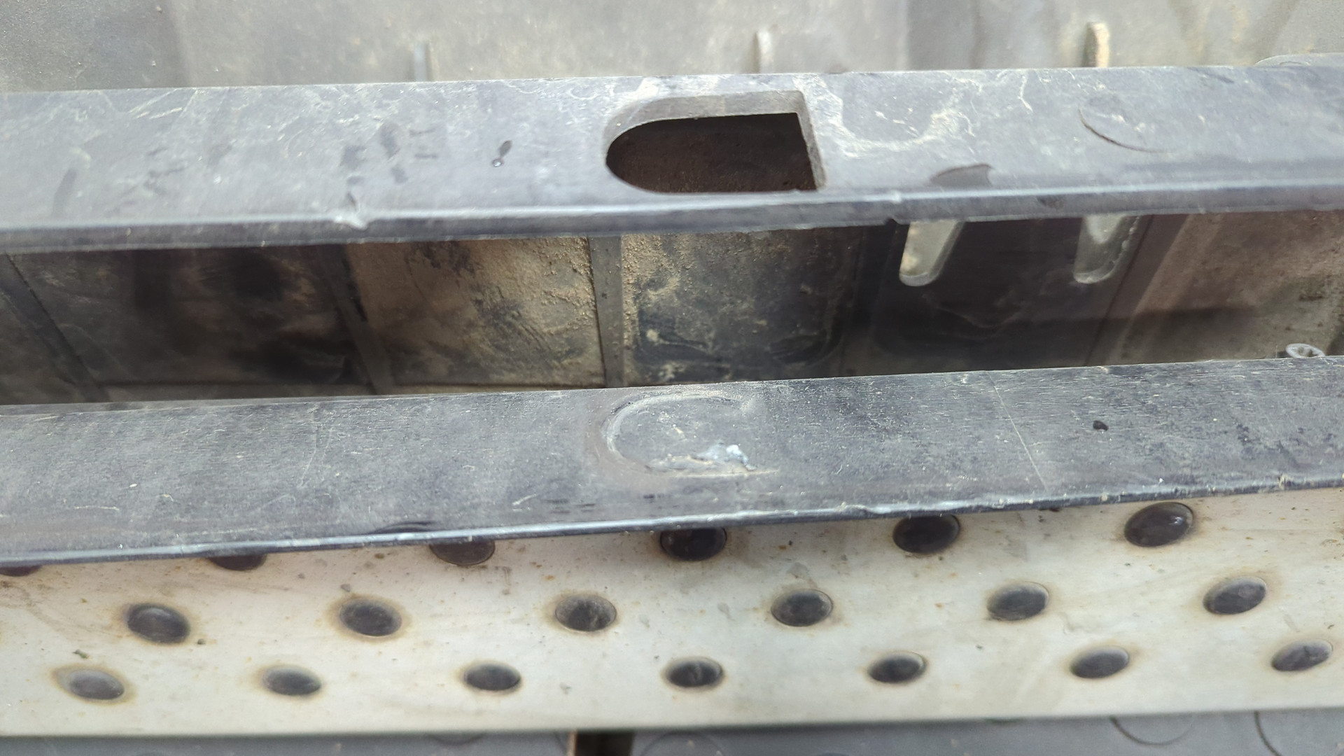 Подножка левая