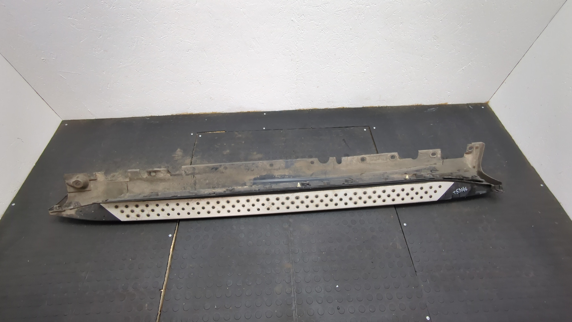 Подножка левая