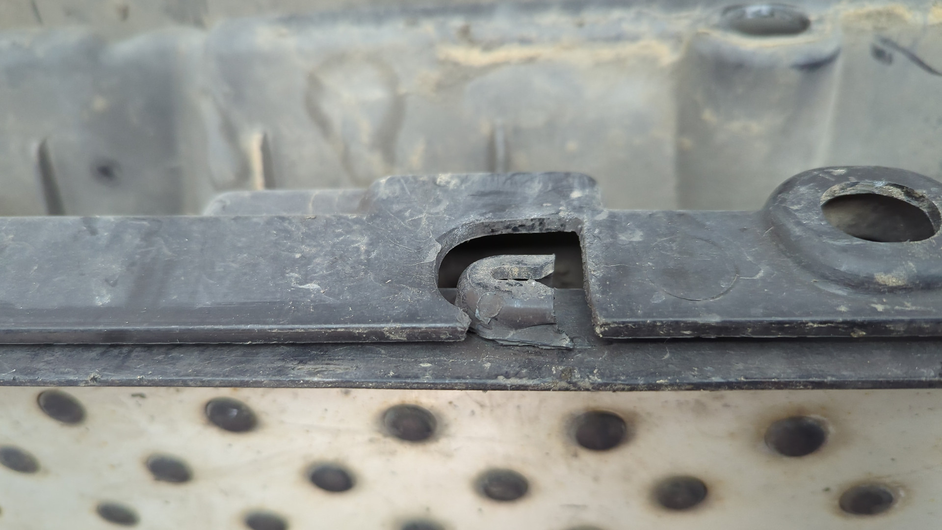 Подножка левая