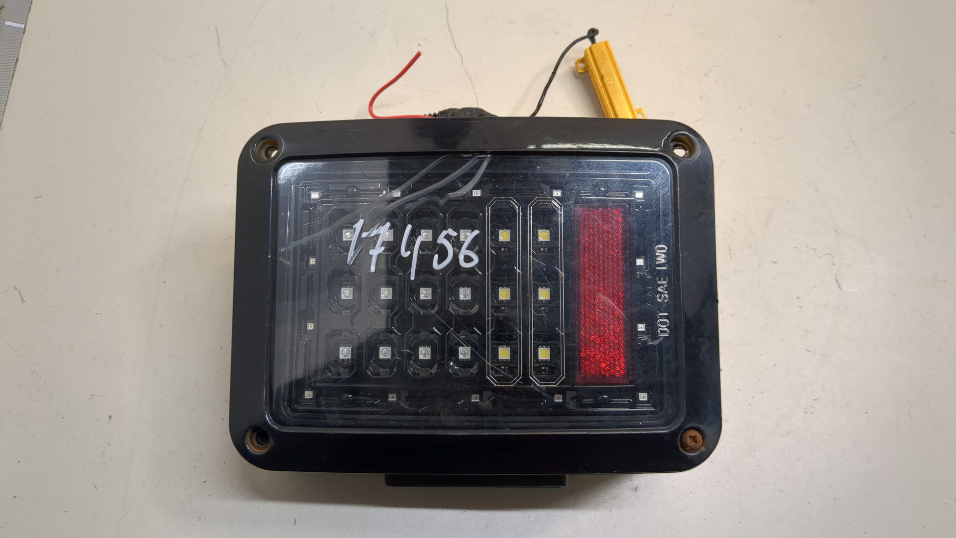 Фонарь задний левый