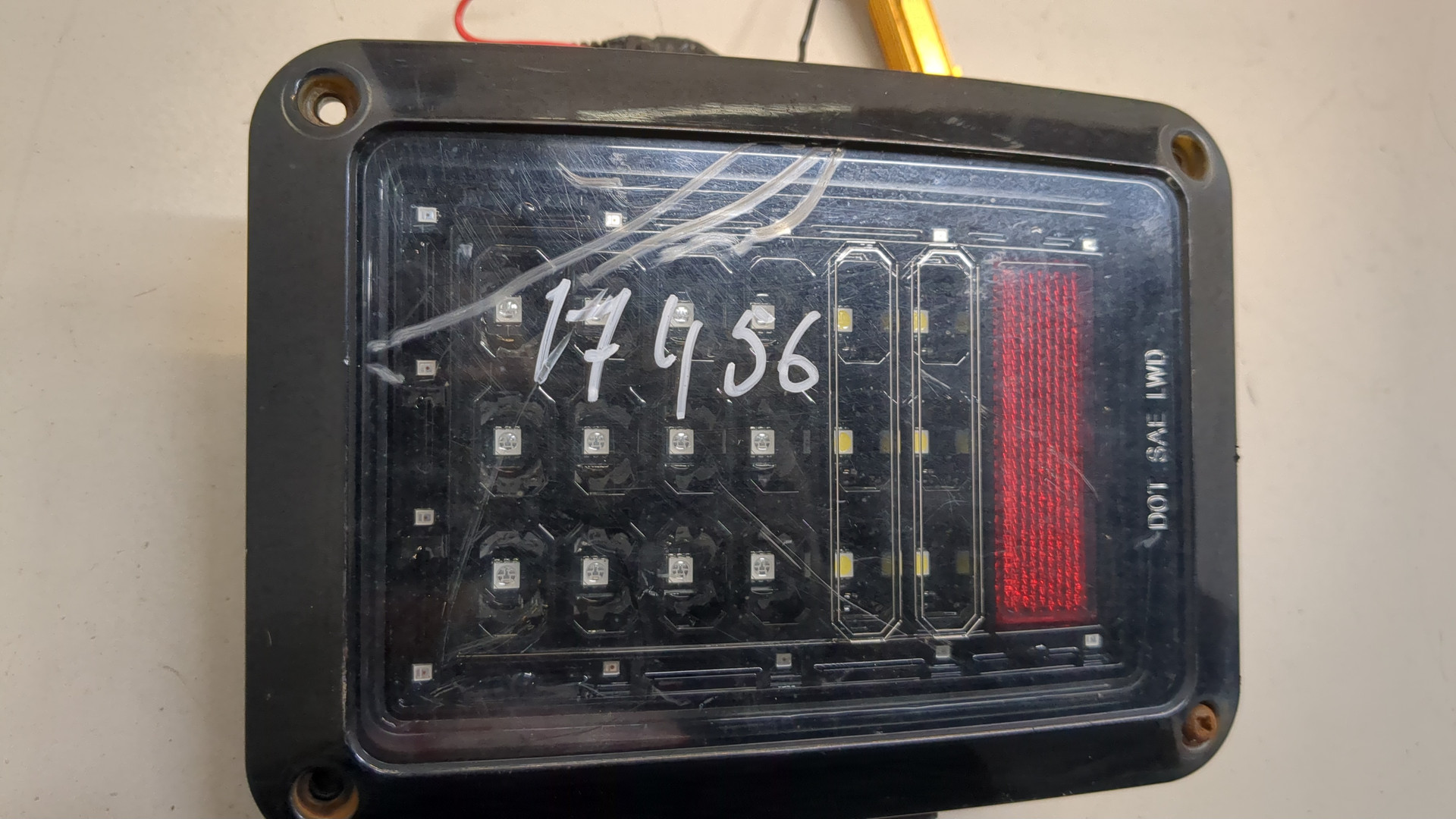 Фонарь задний левый