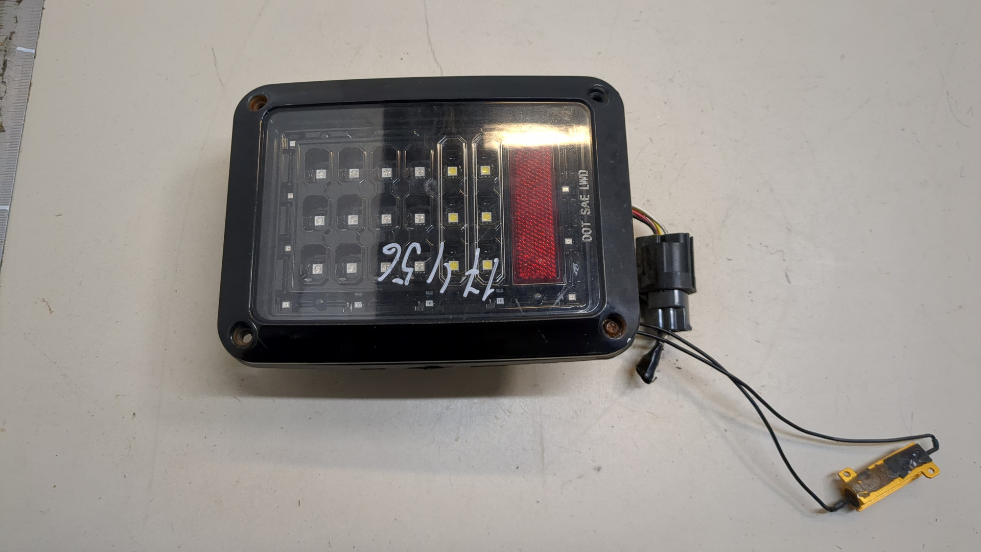 Фонарь задний правый