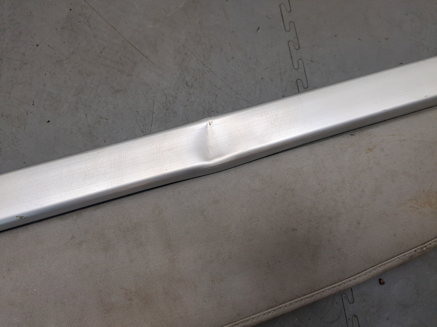 Шторка багажника