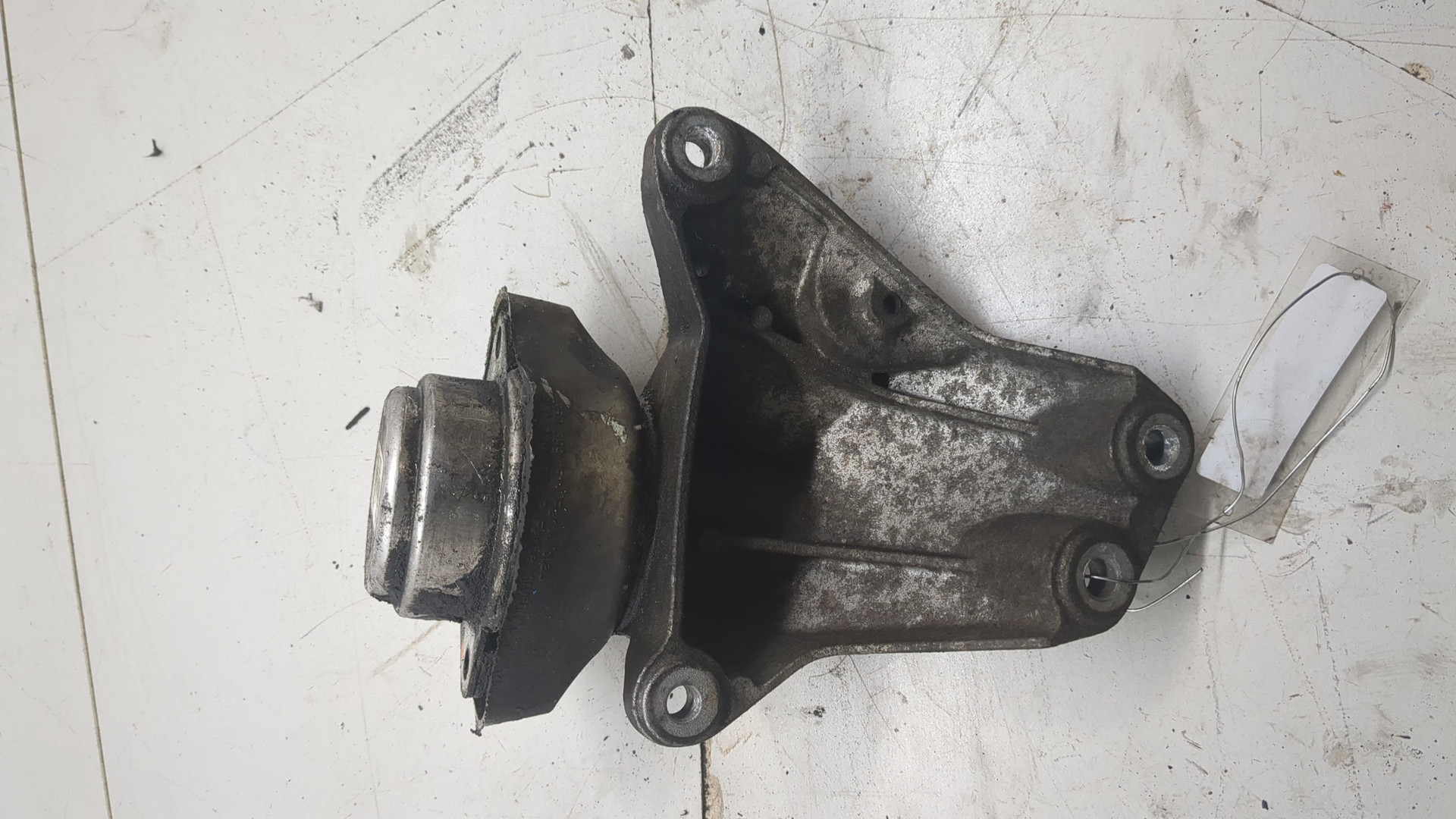 Опора КПП левая