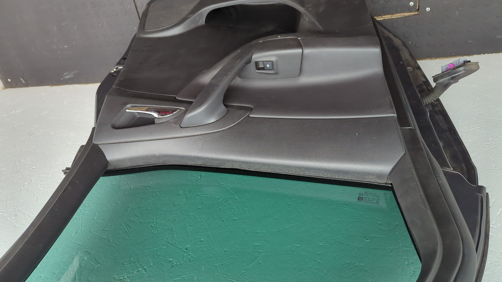 Дверь задняя левая