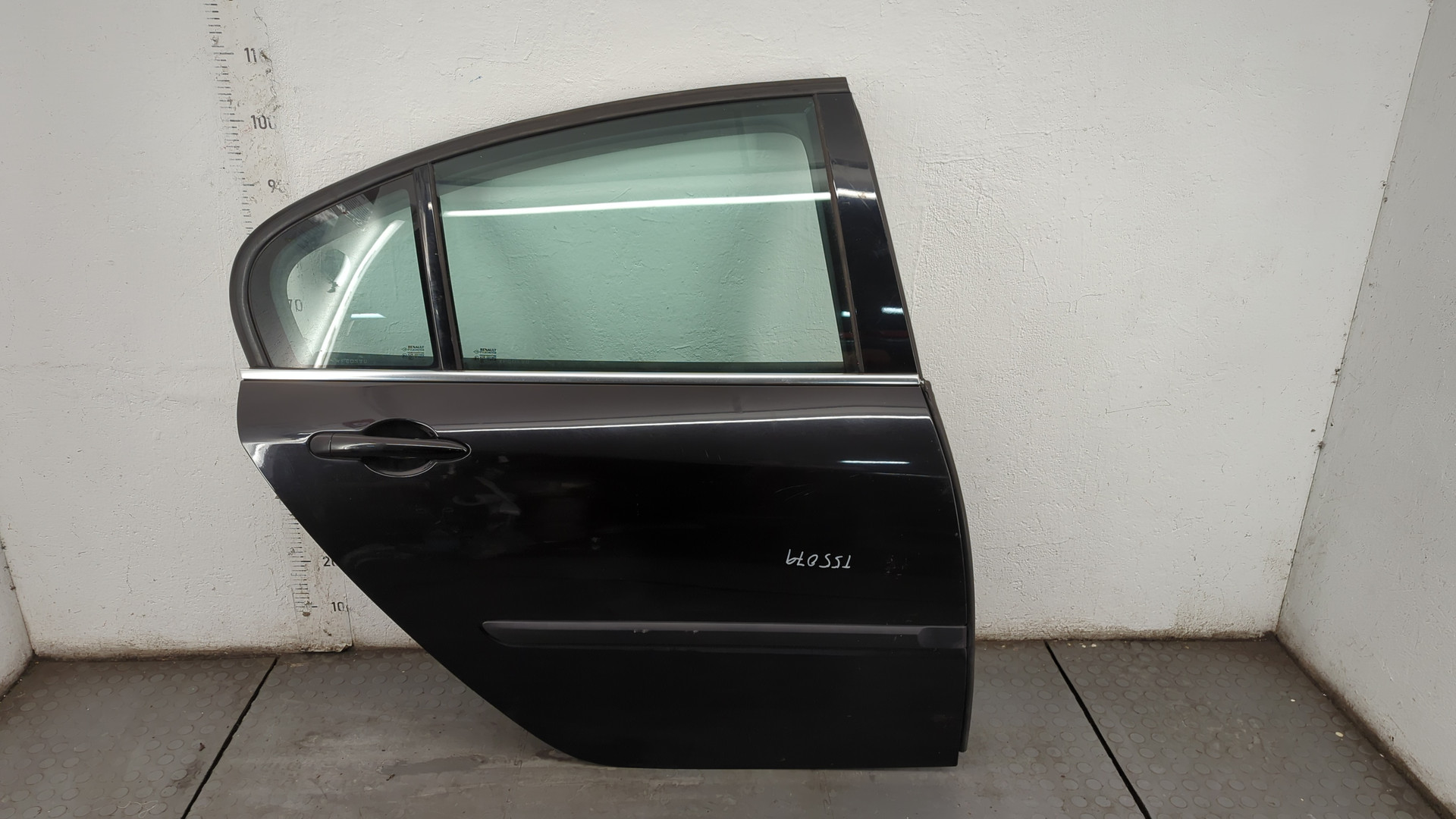 Дверь задняя правая