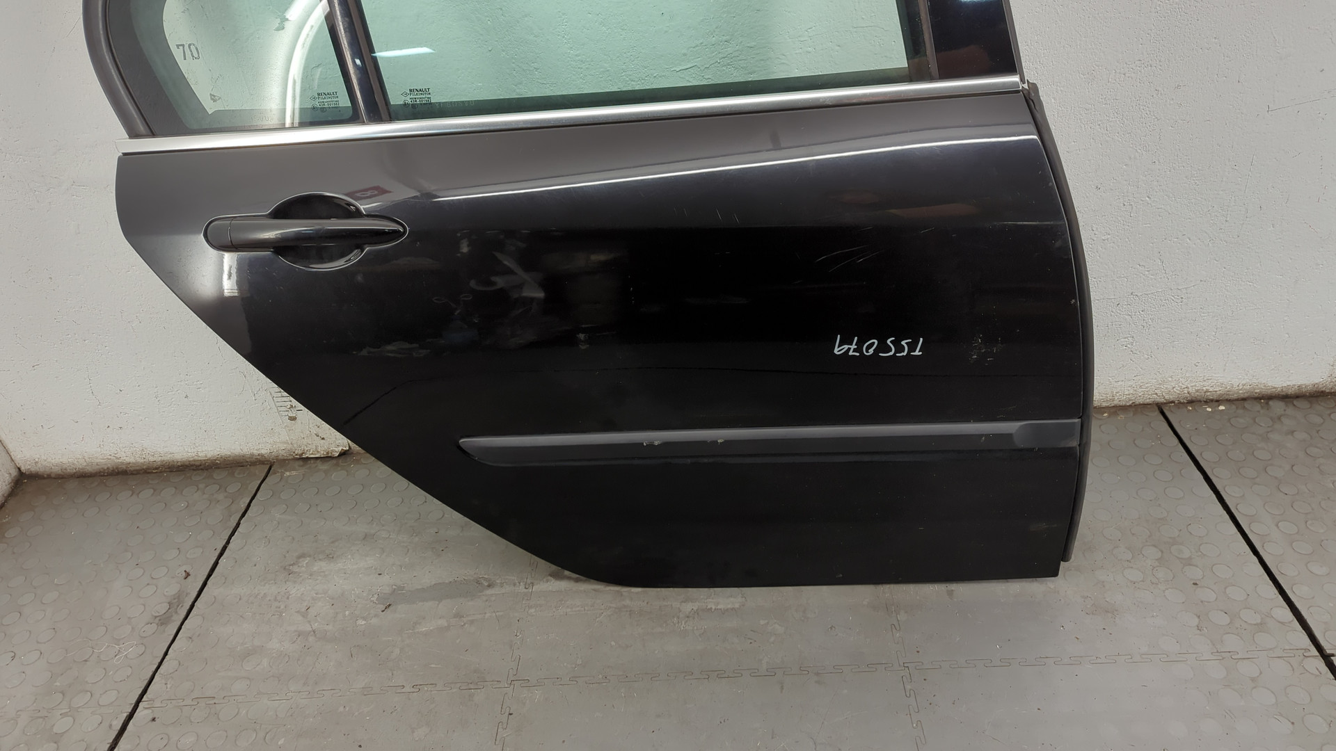 Дверь задняя правая