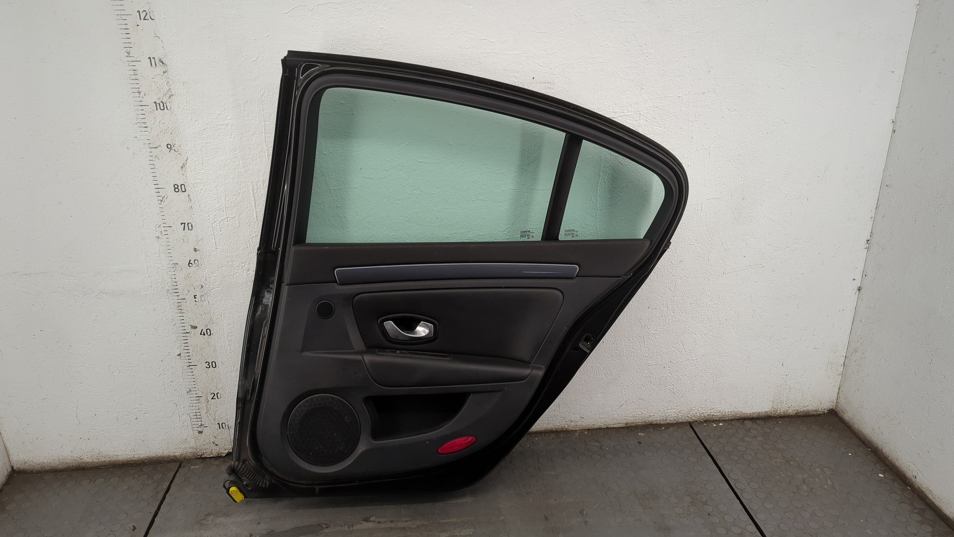 Дверь задняя правая