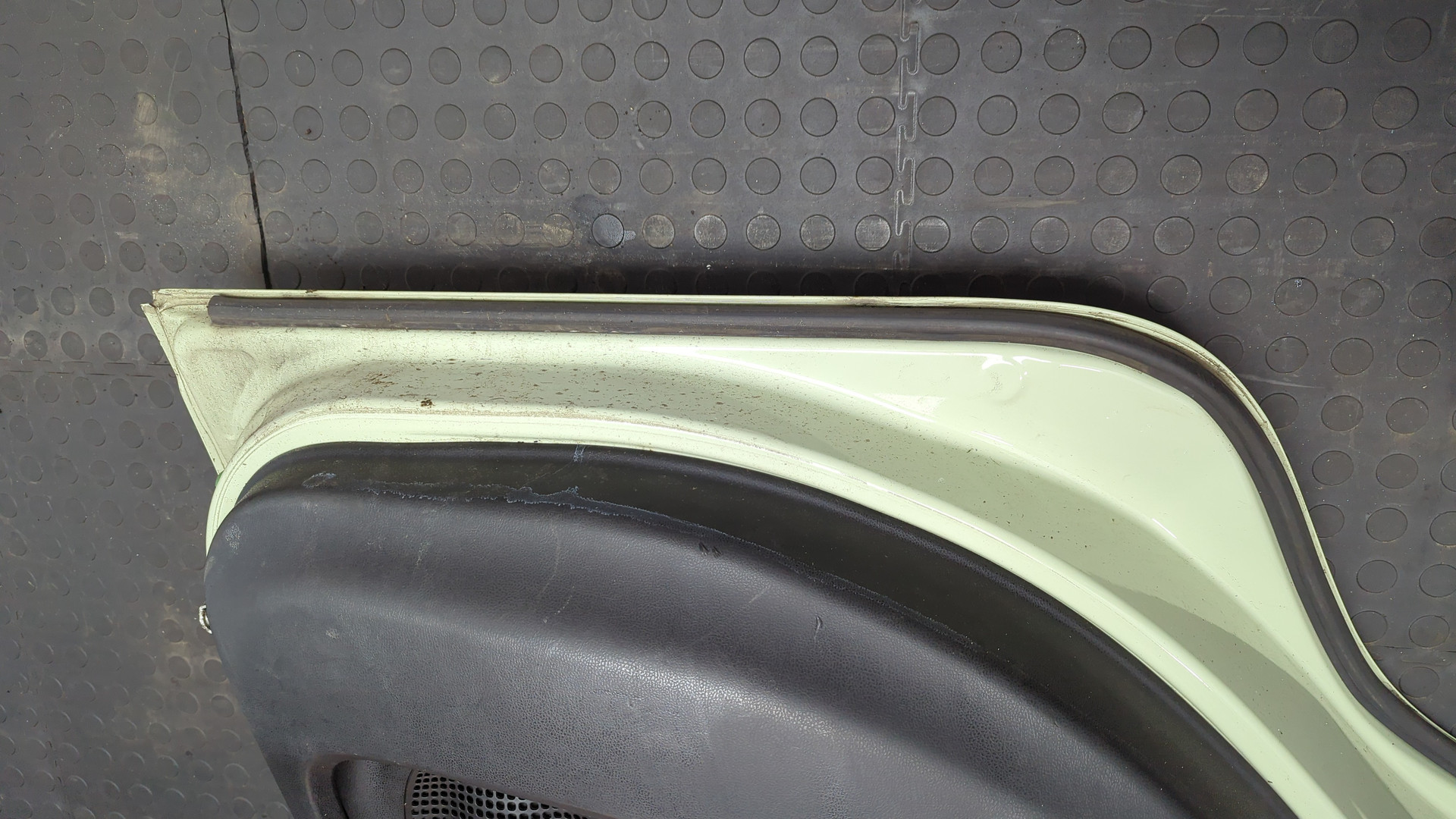 Дверь задняя левая