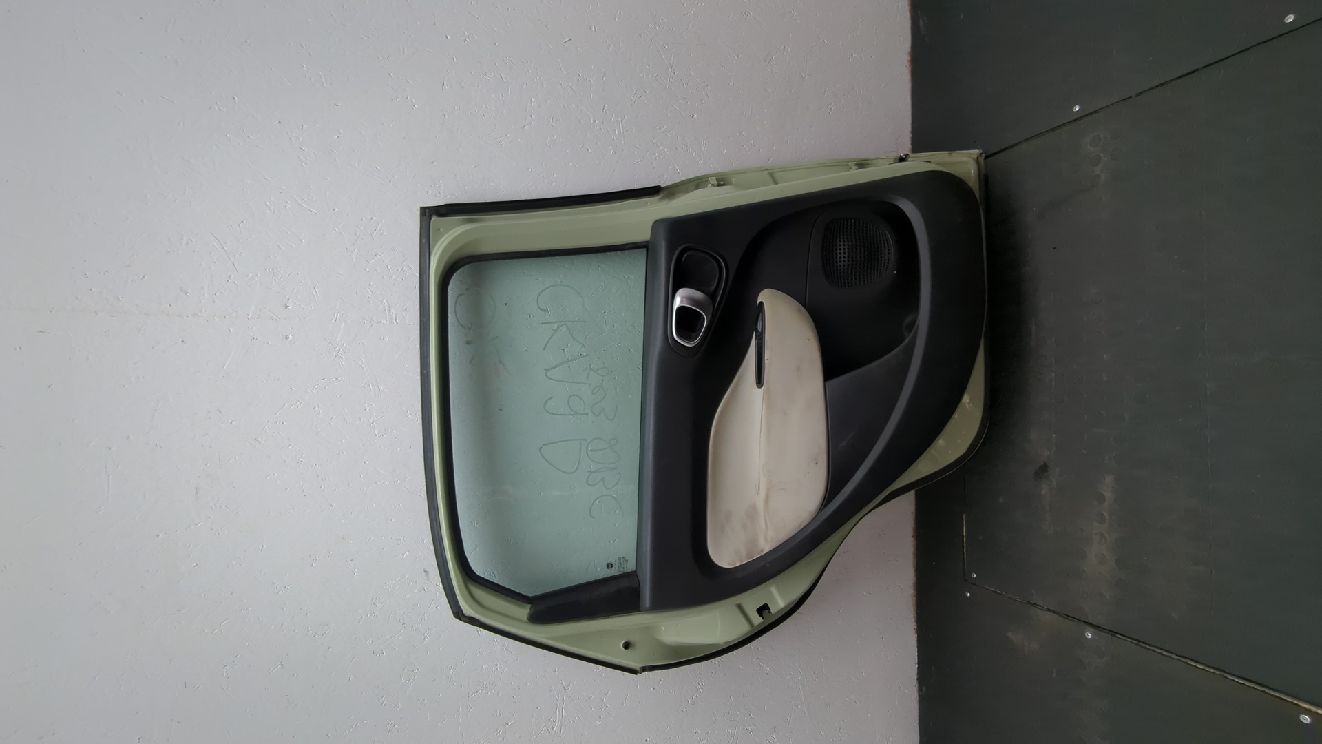 Дверь задняя левая