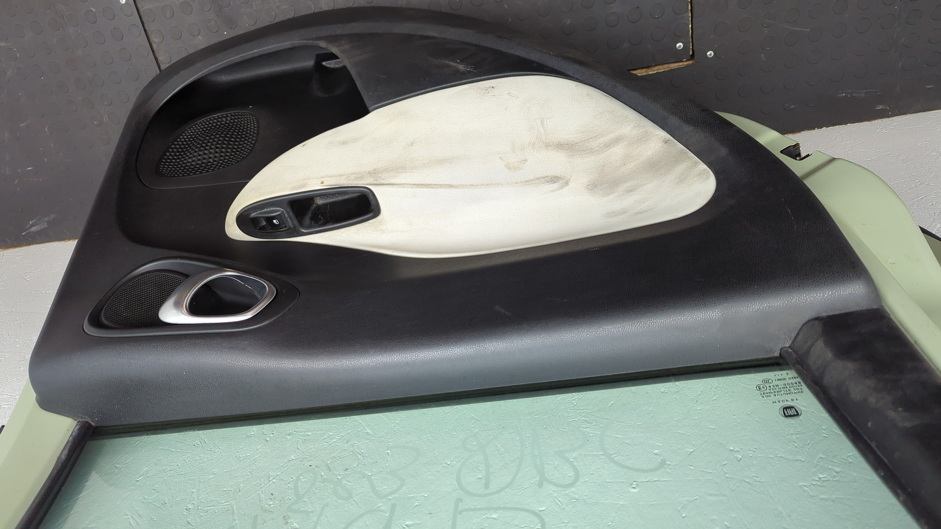 Дверь задняя левая