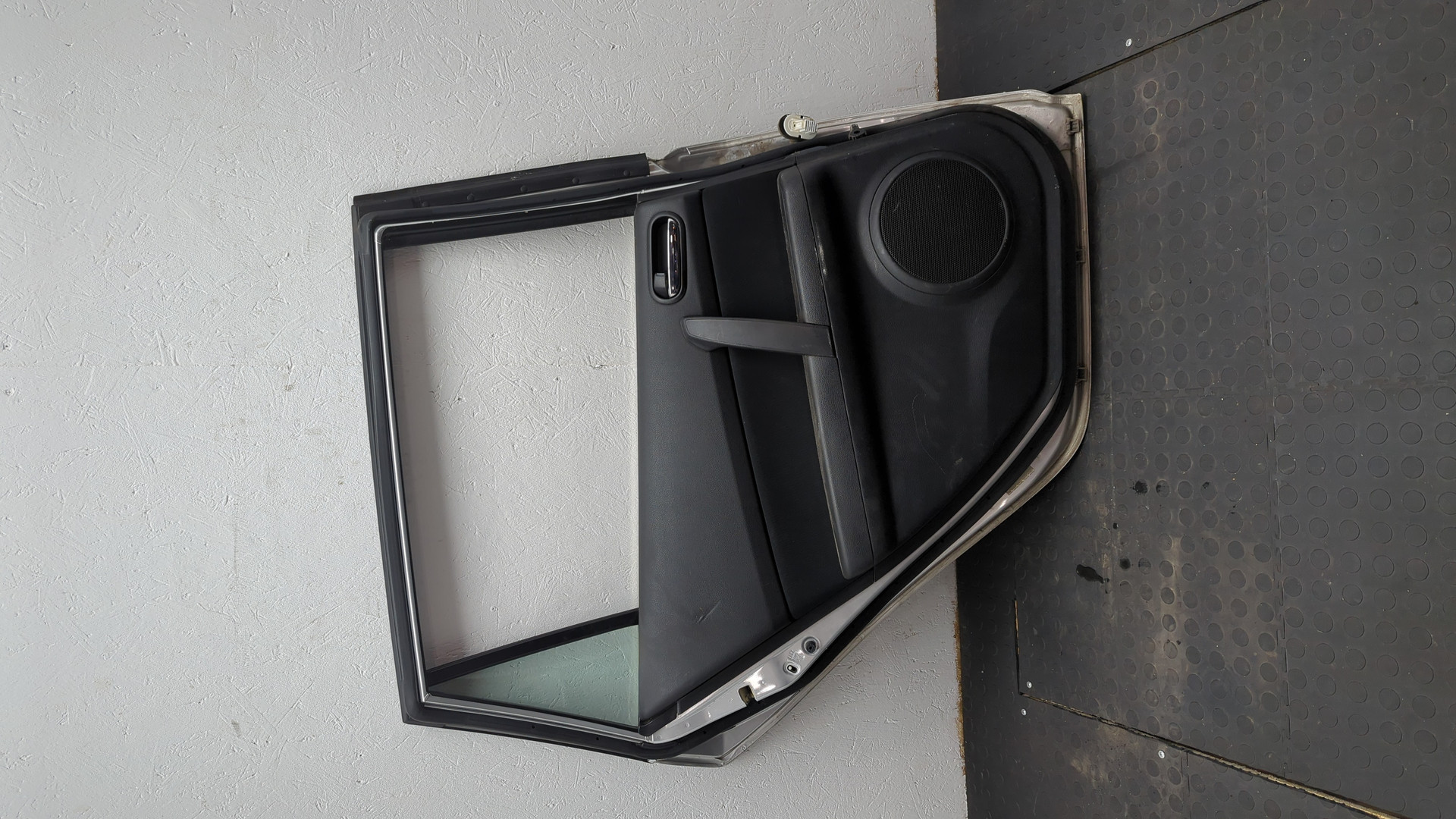 Дверь задняя левая