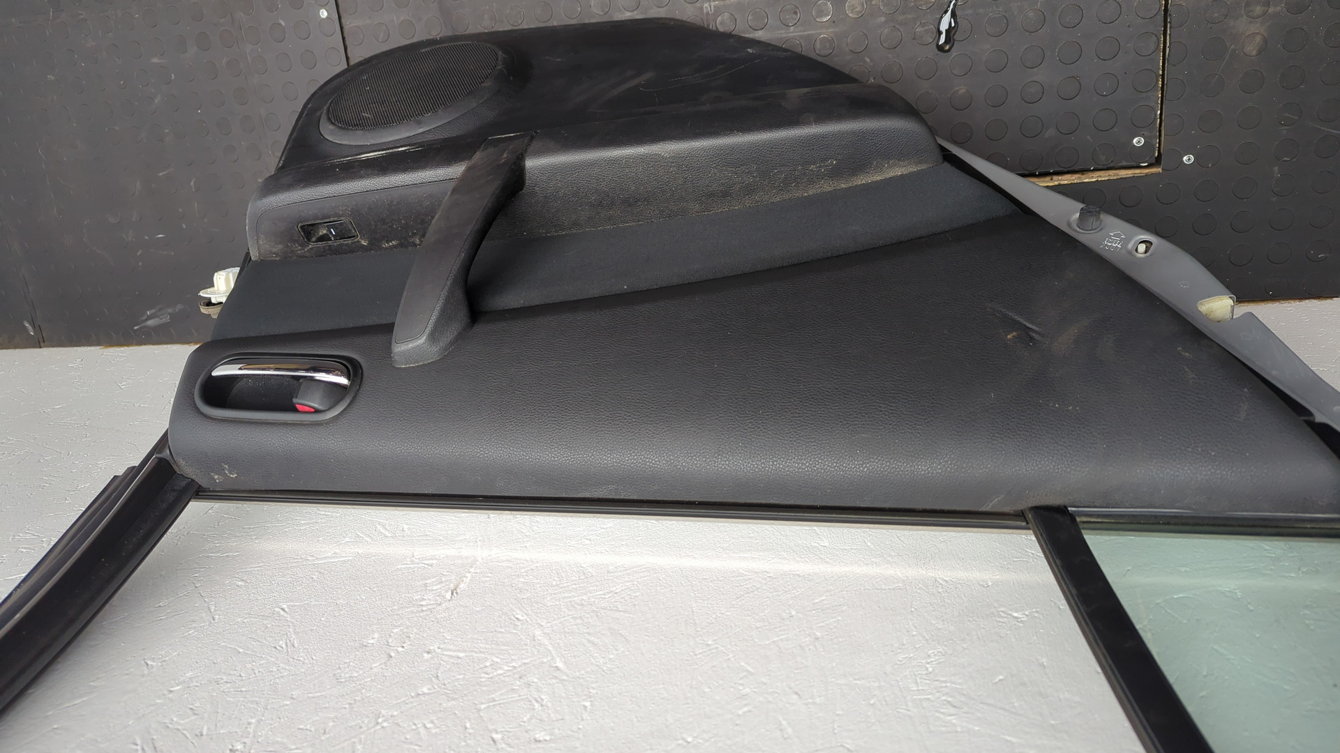 Дверь задняя левая