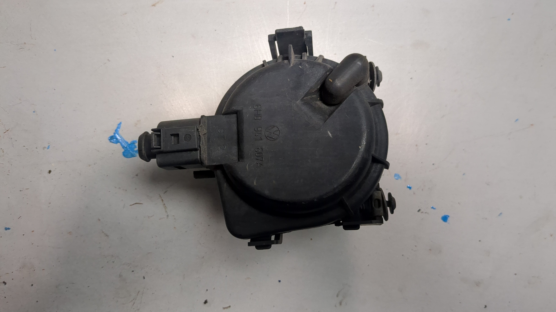 Фара противотуманная левая