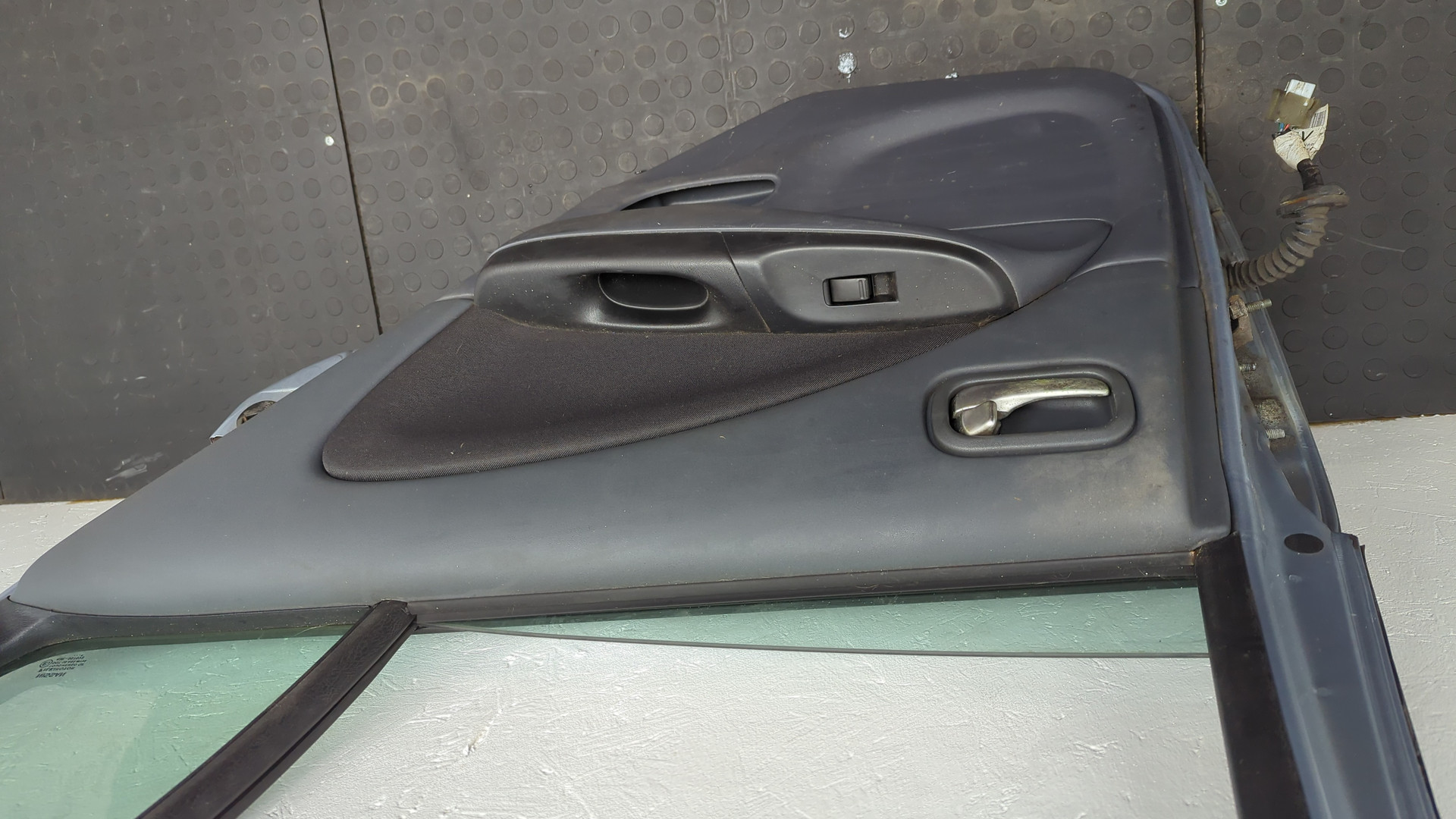 Дверь задняя правая