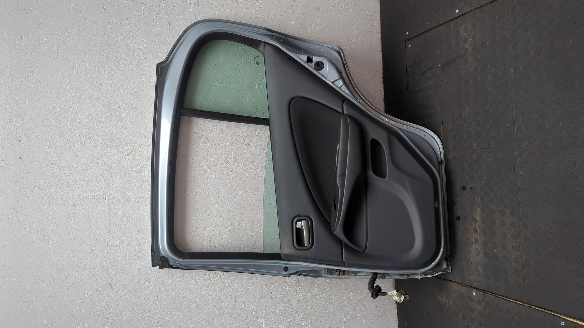 Дверь задняя правая