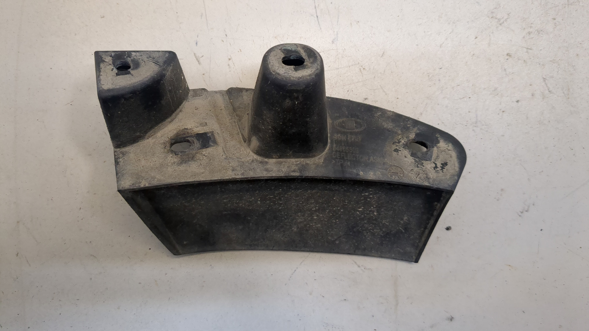 Брызговик задний левый