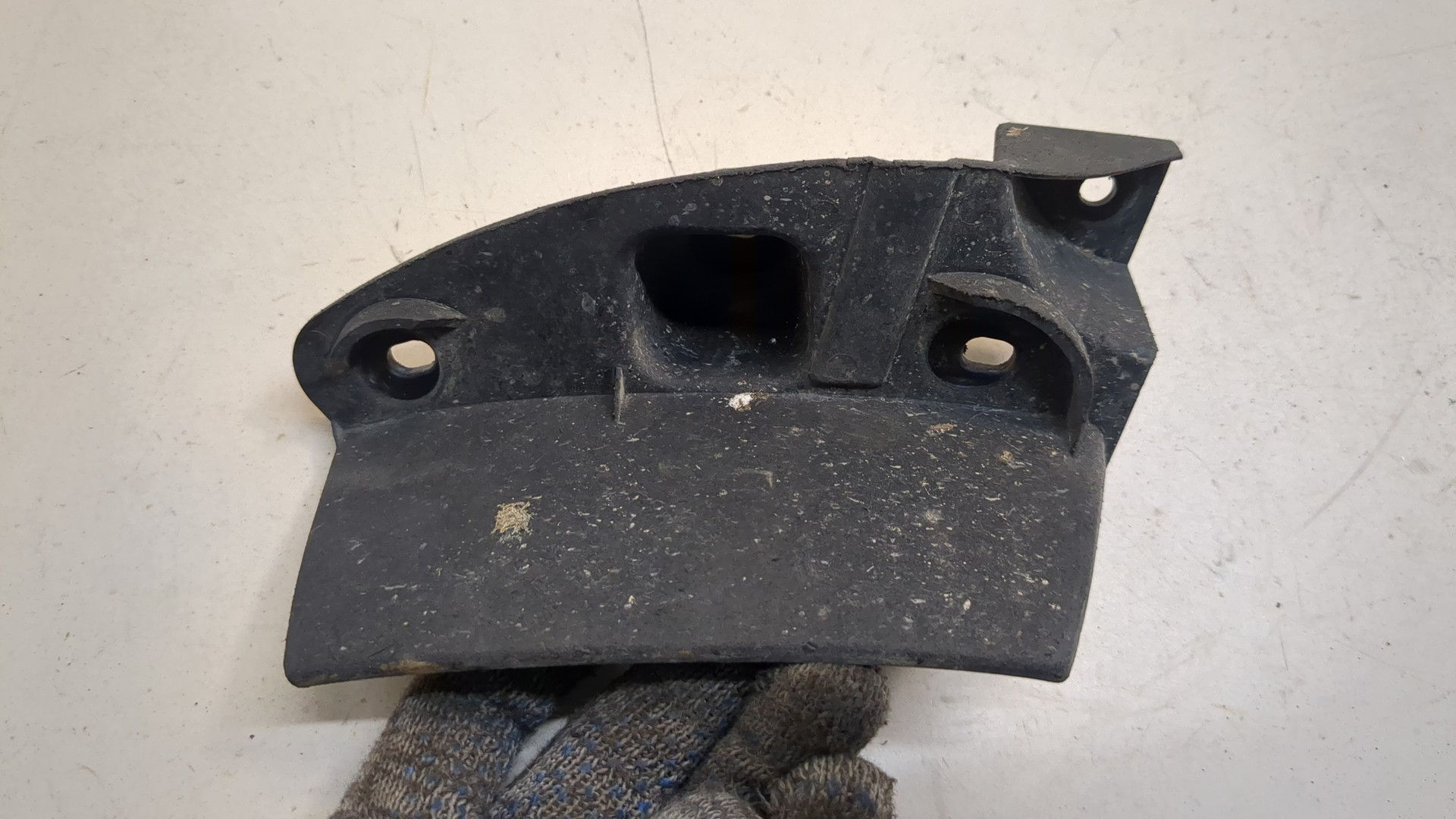 Брызговик задний левый