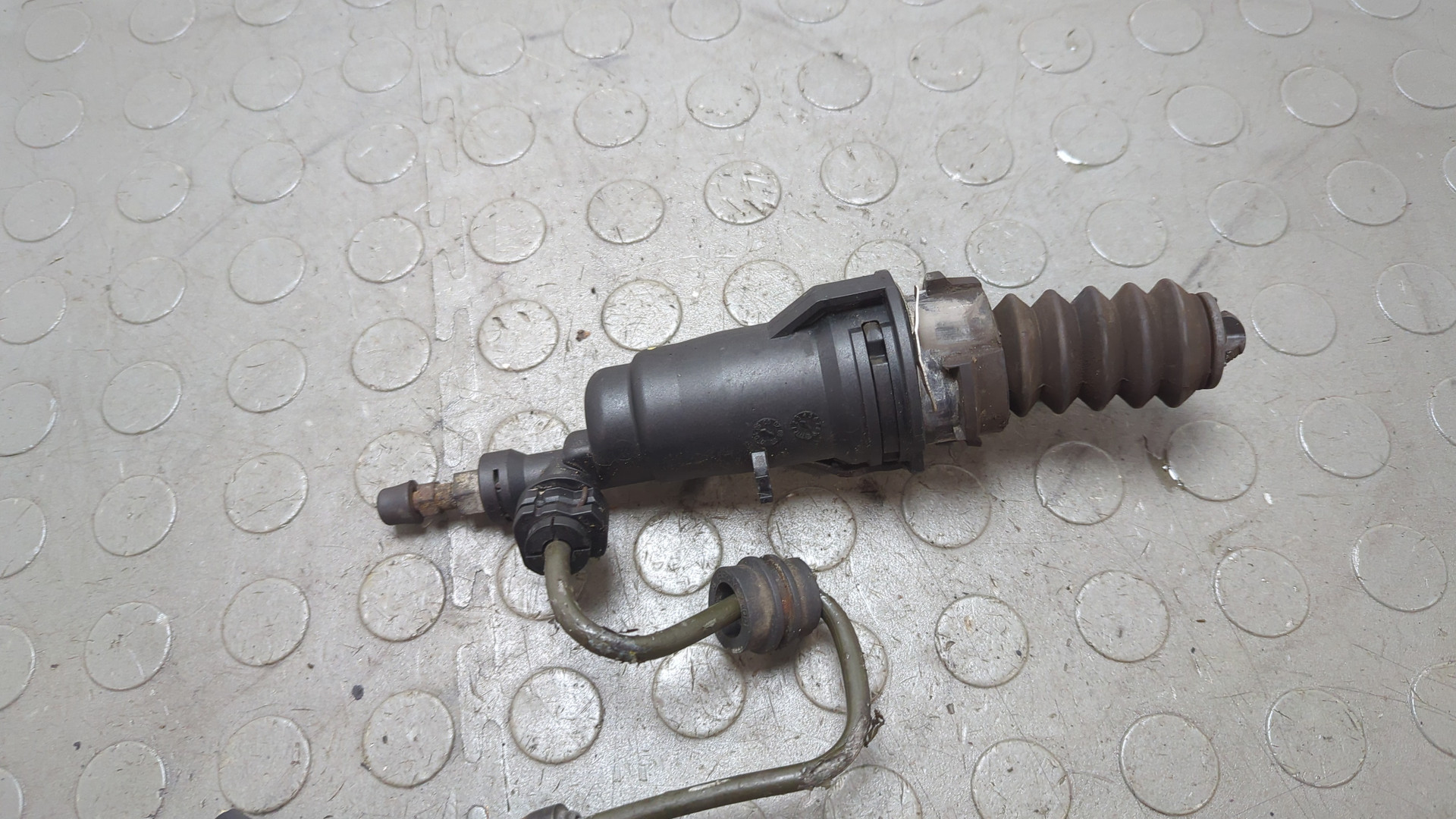 Цилиндр сцепления рабочий