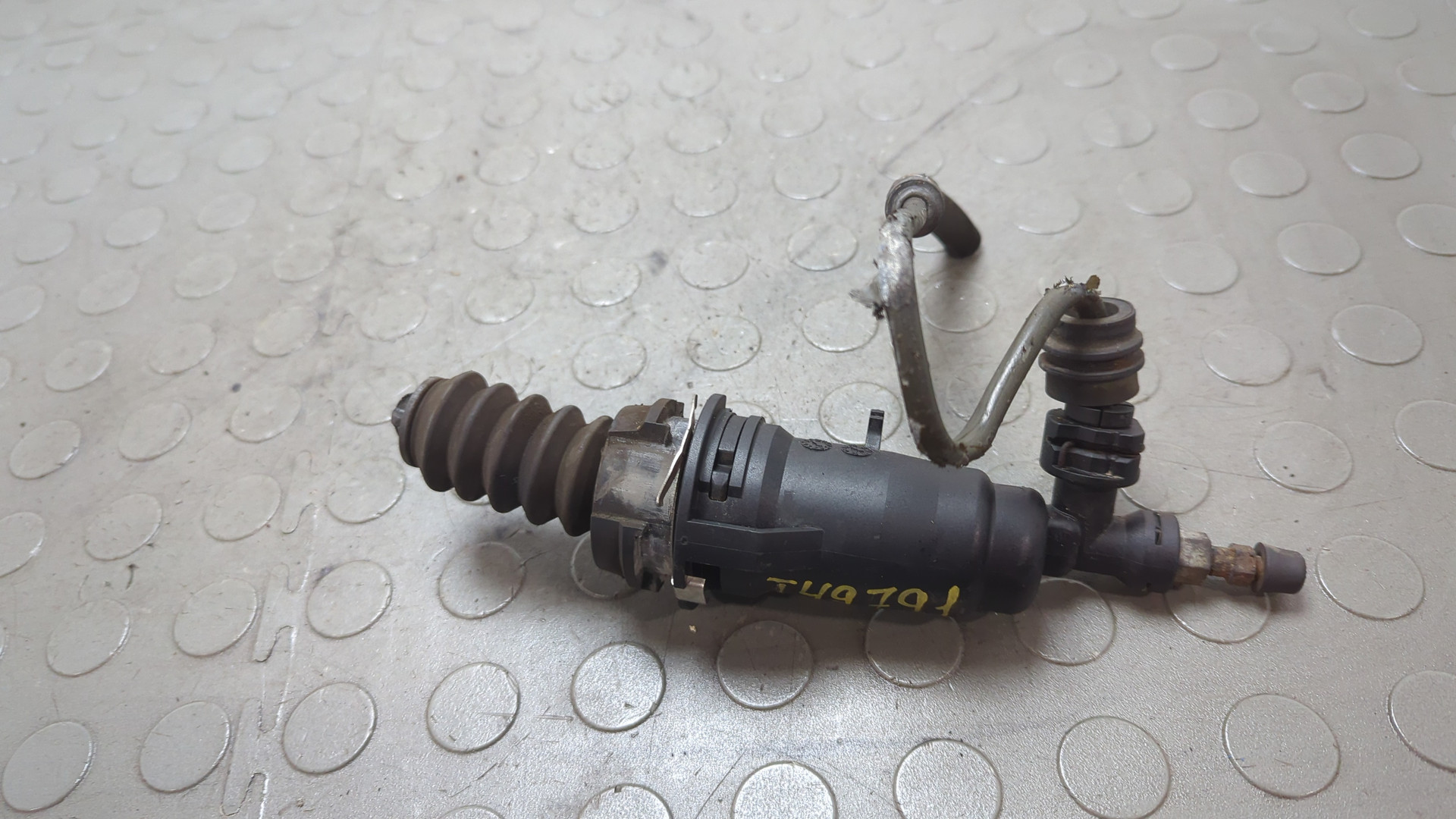 Цилиндр сцепления рабочий