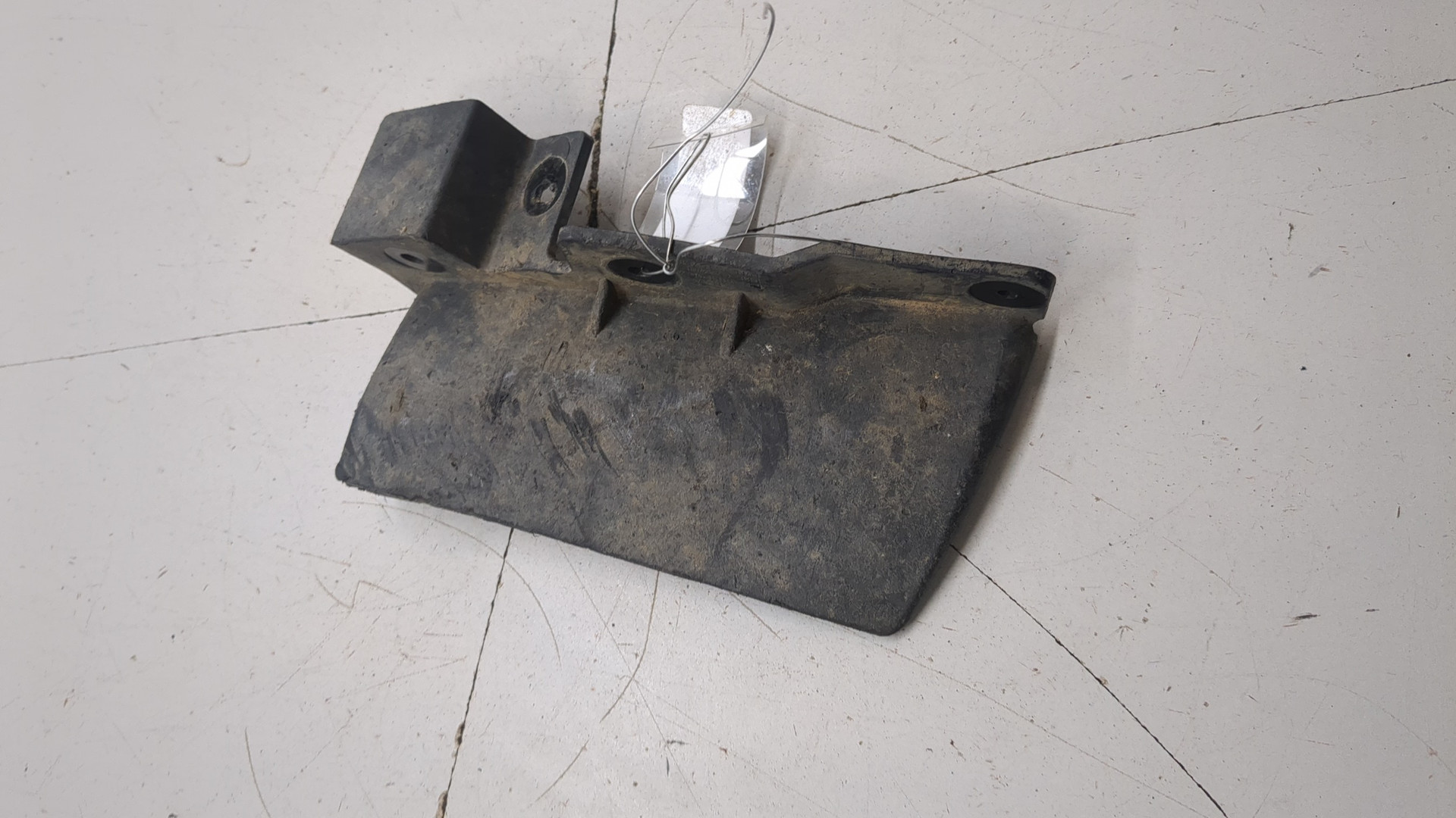 Брызговик задний левый