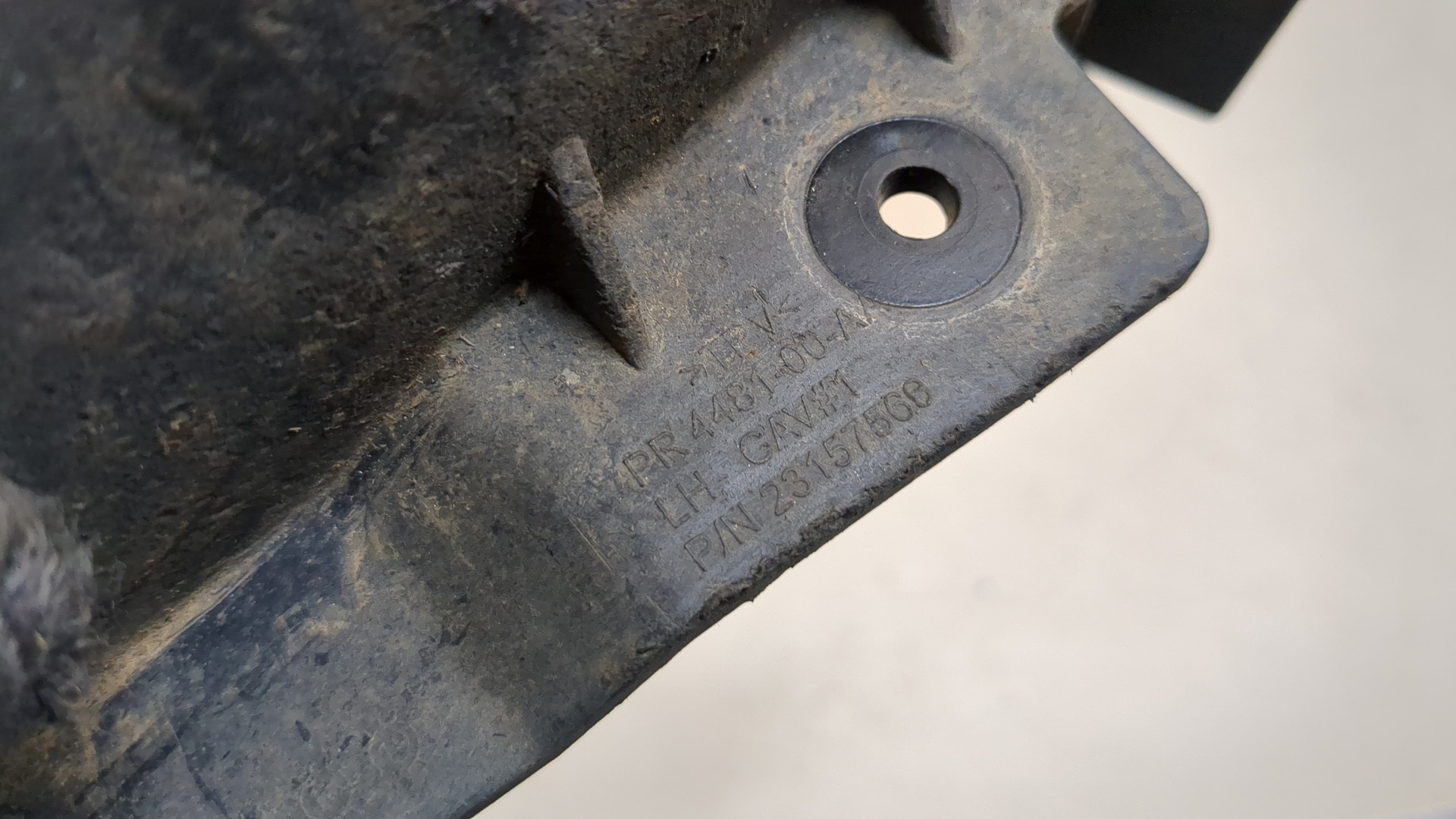 Брызговик задний левый