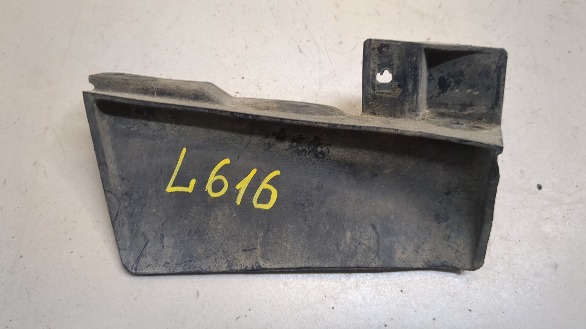 Брызговик задний левый