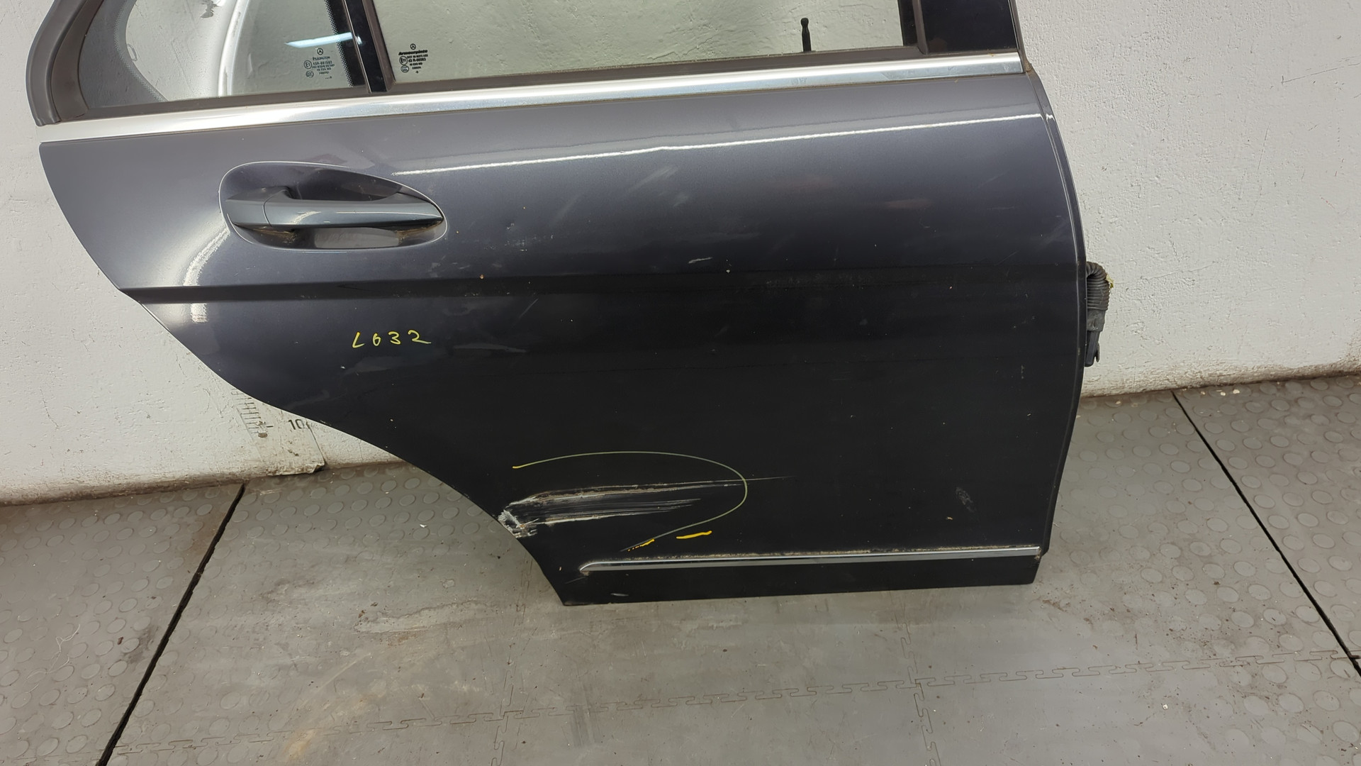 Дверь задняя правая