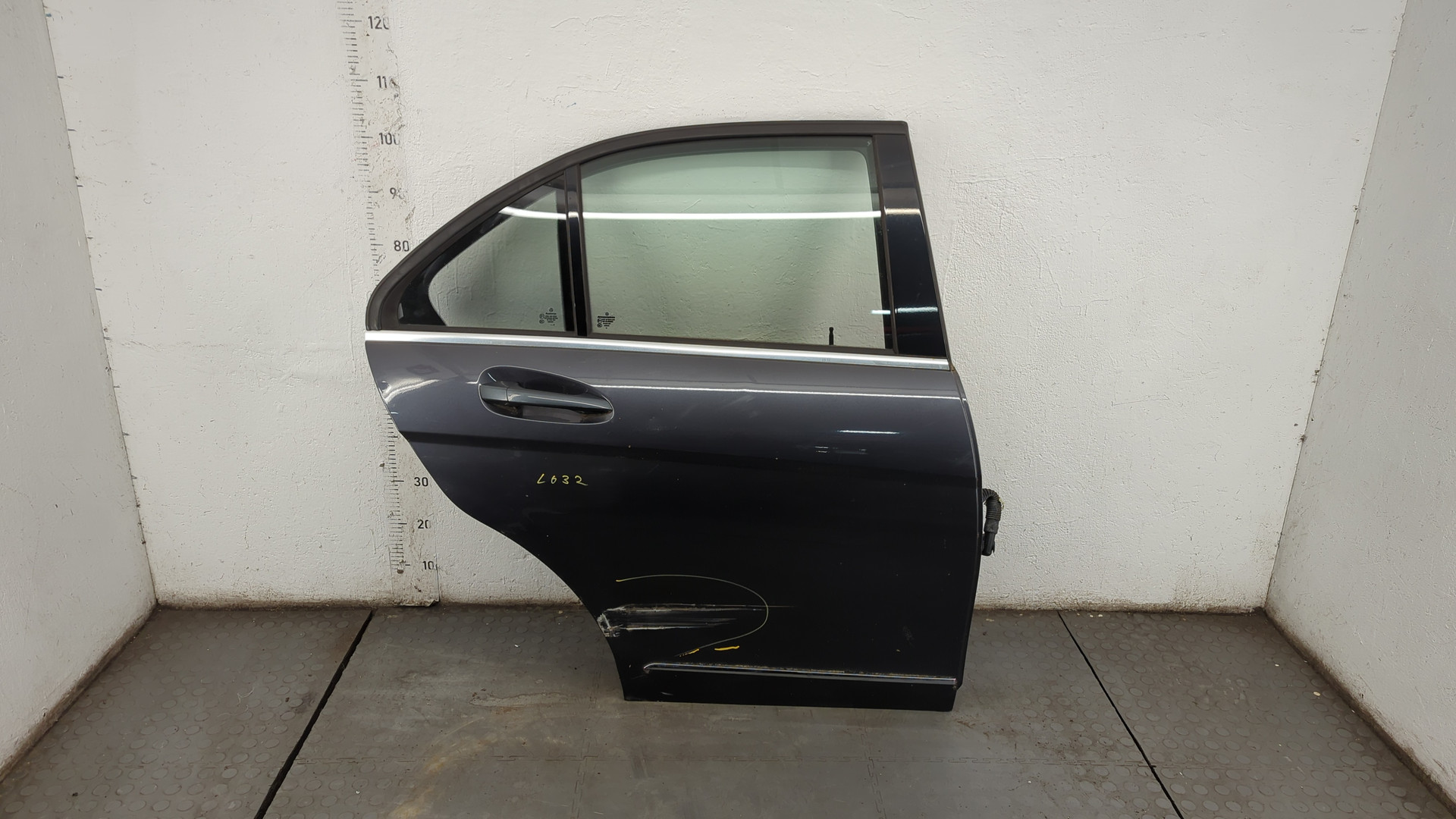 Дверь задняя правая