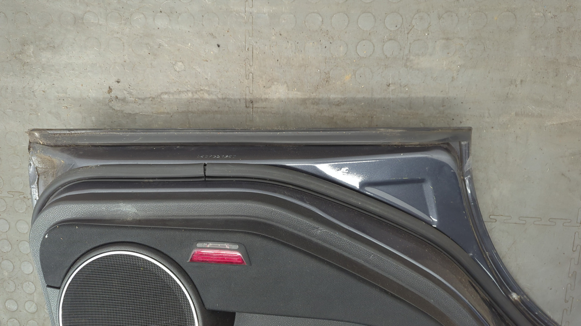 Дверь задняя левая