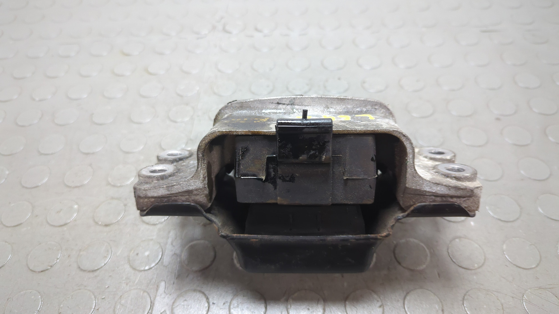 Опора двигателя