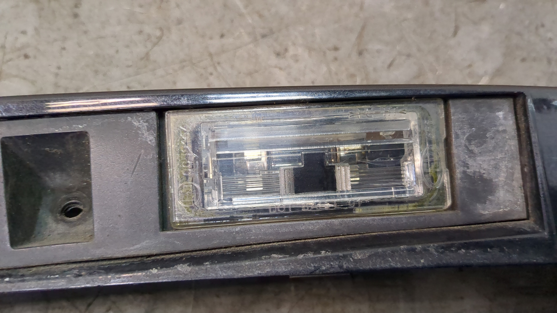 Фонарь подсветки номера