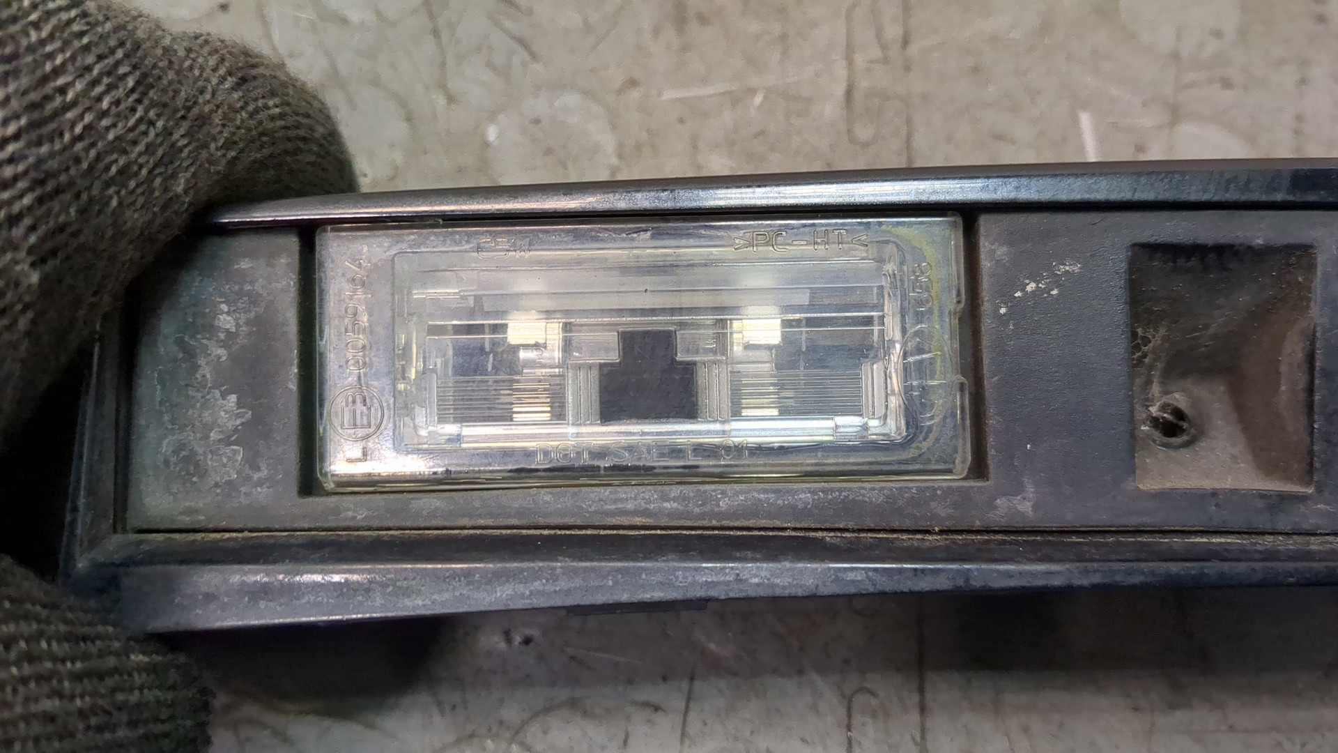 Фонарь подсветки номера