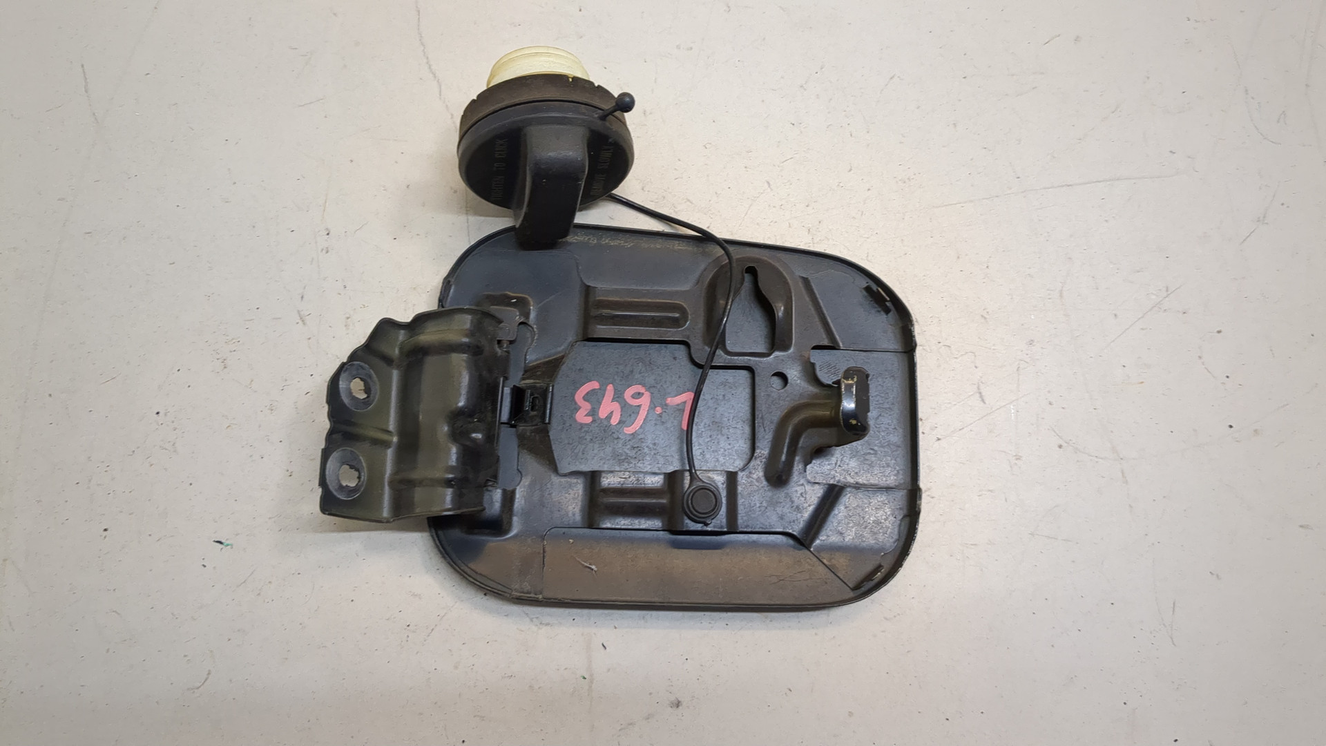 Лючок бензобака